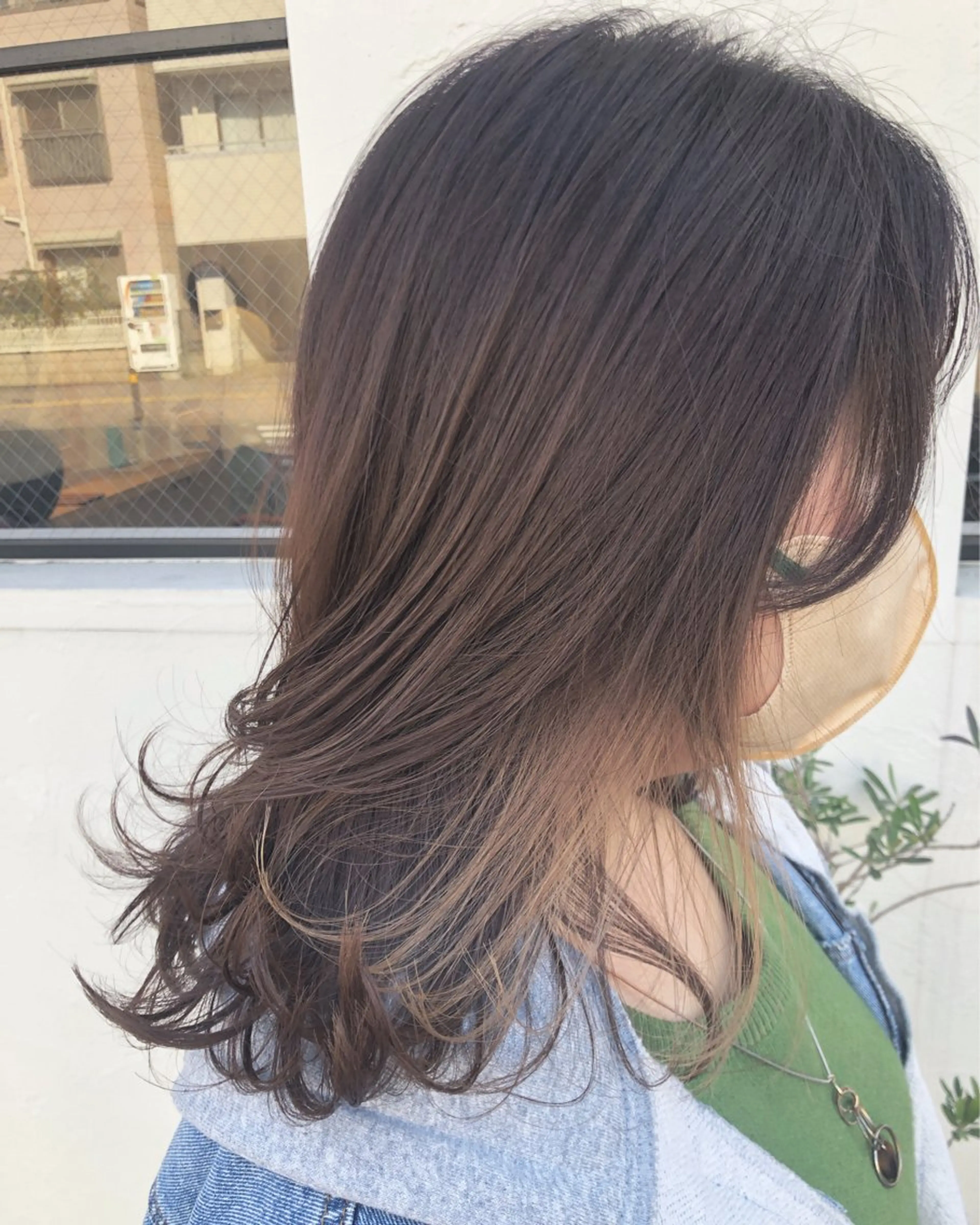 ミディアム カラー パーマ ヘアアレンジ ベージュカラー イヤリングカラー インナーカラー ミルクティーベージュ くびれヘア ヘアカラー 【ツヤ髪美容師】 ツダケイスケのヘアスタイル