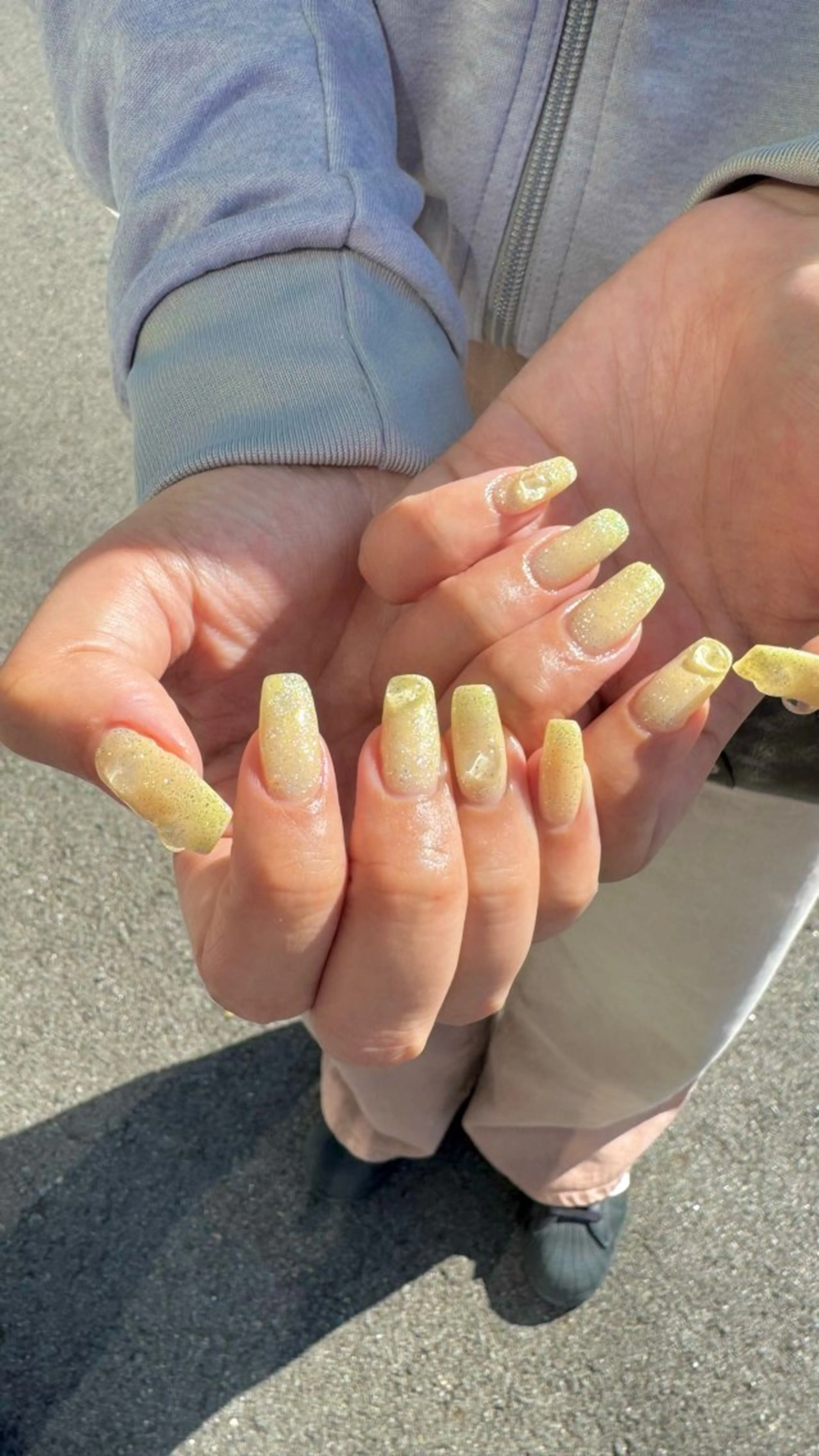 ネイル キラキラネイル パステルネイル 黄色 Nail Sant Esperanza by SALON DE やす所属・Sant Esperanzaのネイルデザイン