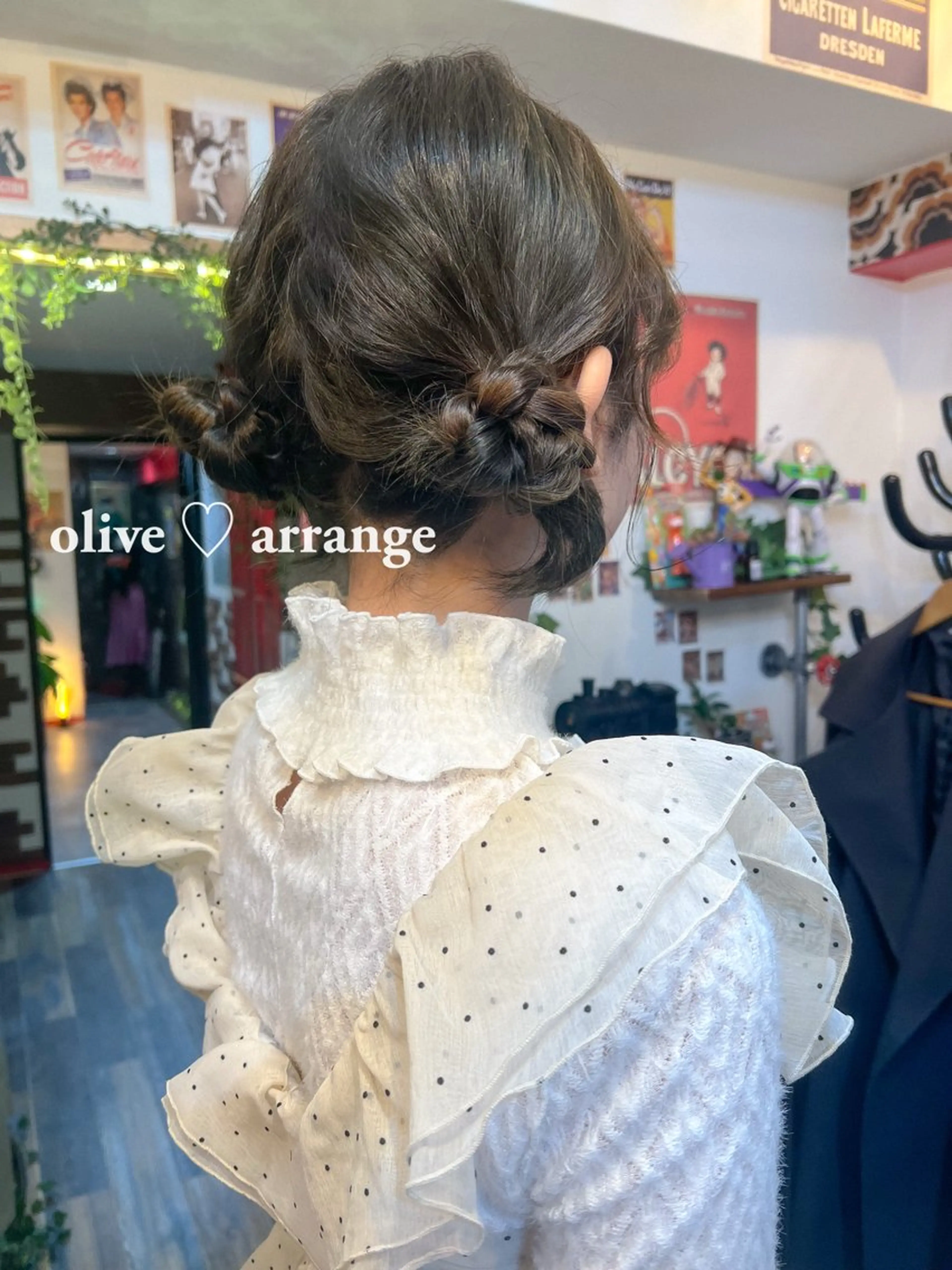 ロング カラー ヘアアレンジ お団子ヘア グレージュ オリーブグレージュ オリーブグレー カット ヘアカラー トリートメント カラーパティシエ facce🌼ikoのヘアスタイル