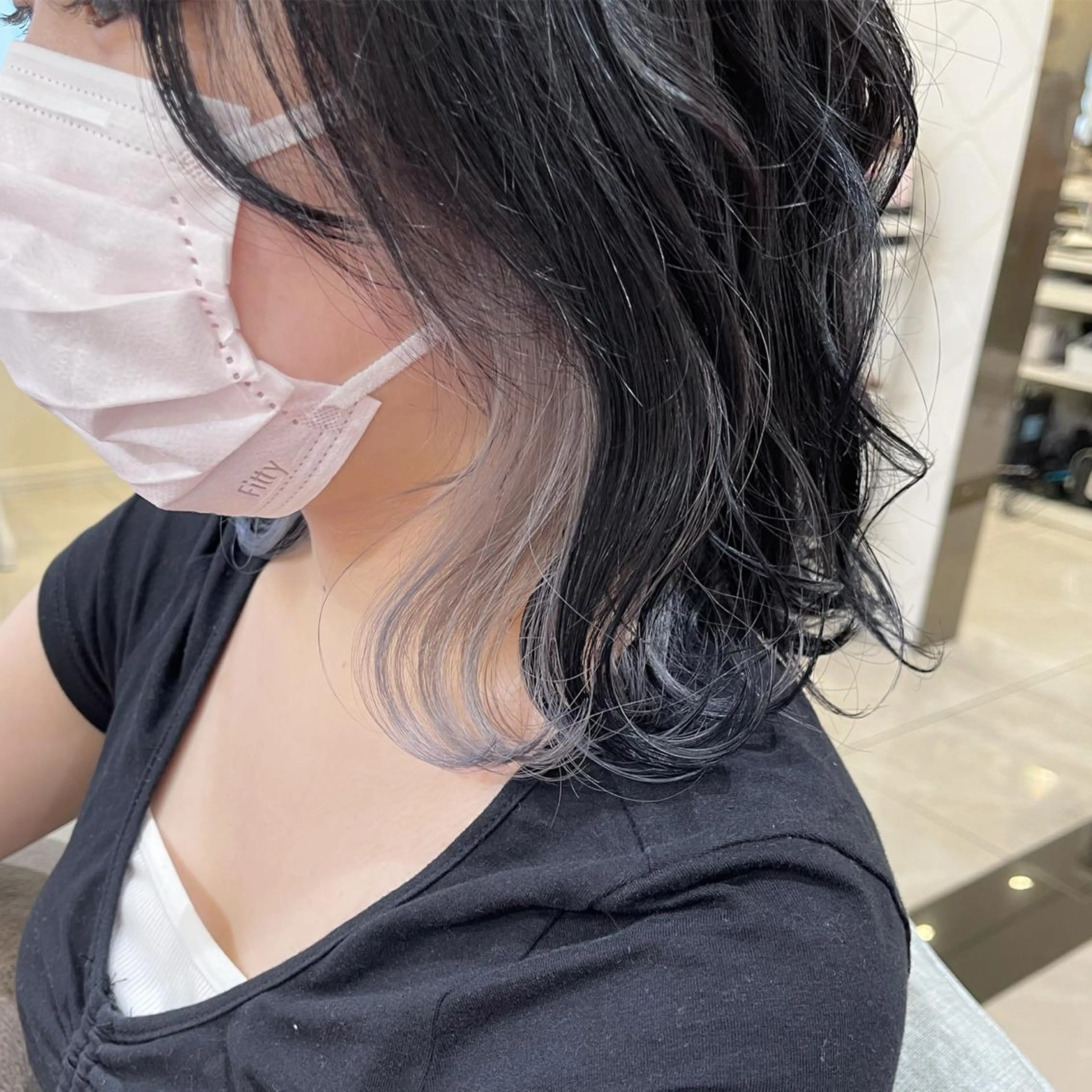 カラー 濱田輝レイヤー 韓国風 ハイトーンのヘアスタイル