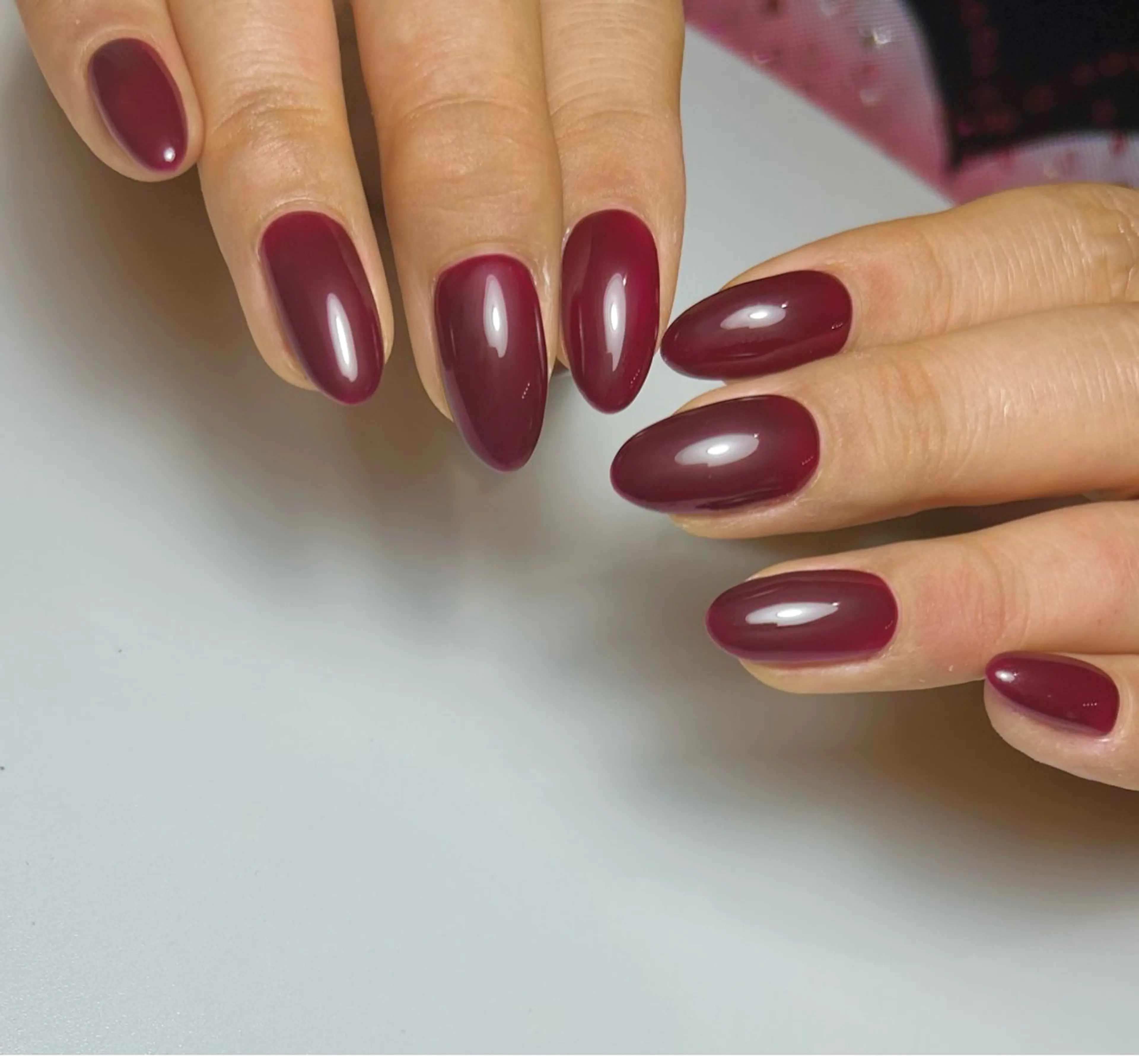ネイル ワンカラーネイル 赤色 ハンドネイル private salonteteのネイルデザイン
