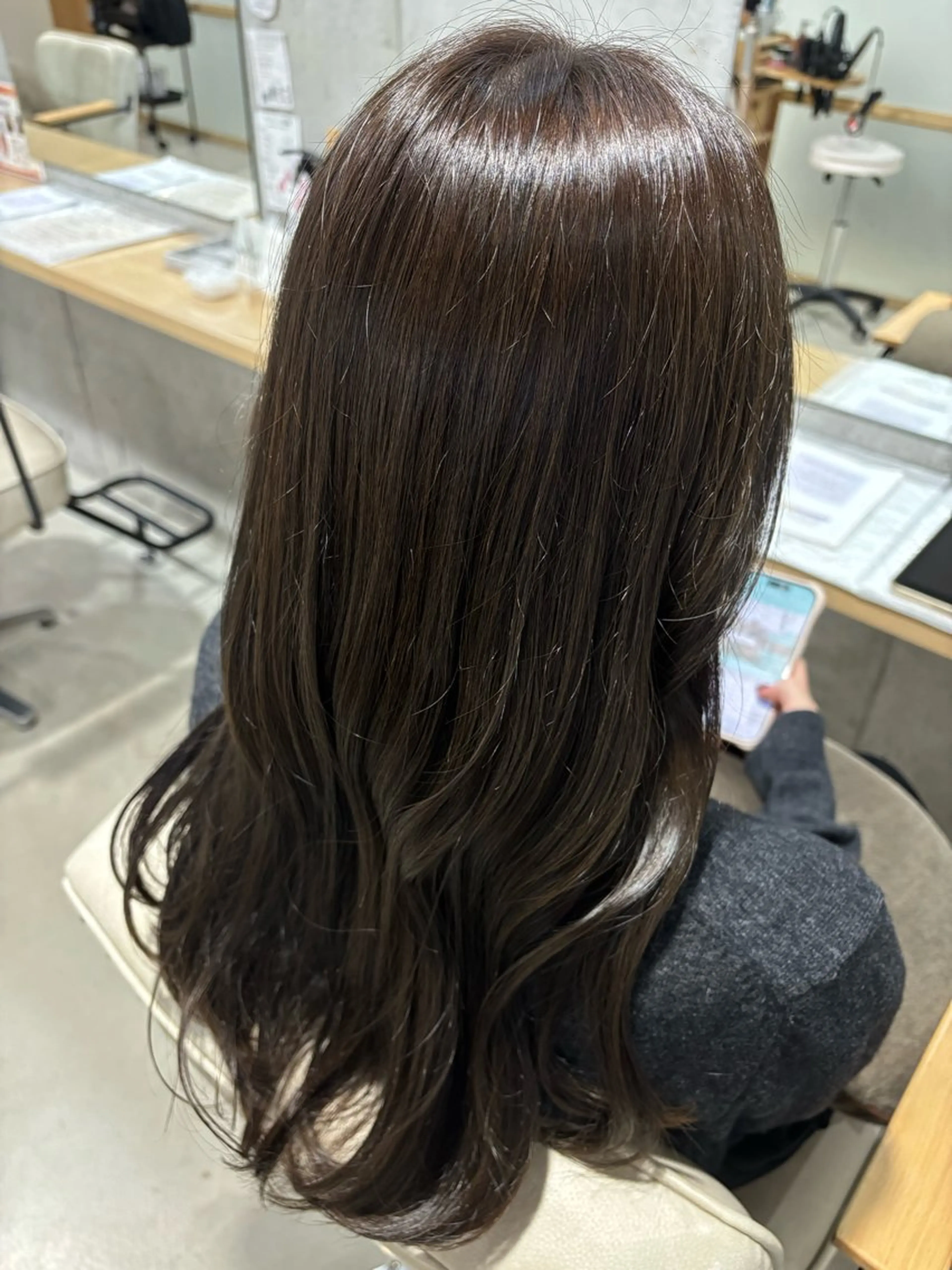 ロング ヘアカラー 安永識央里/大曽根/ カラーモデルのヘアスタイル