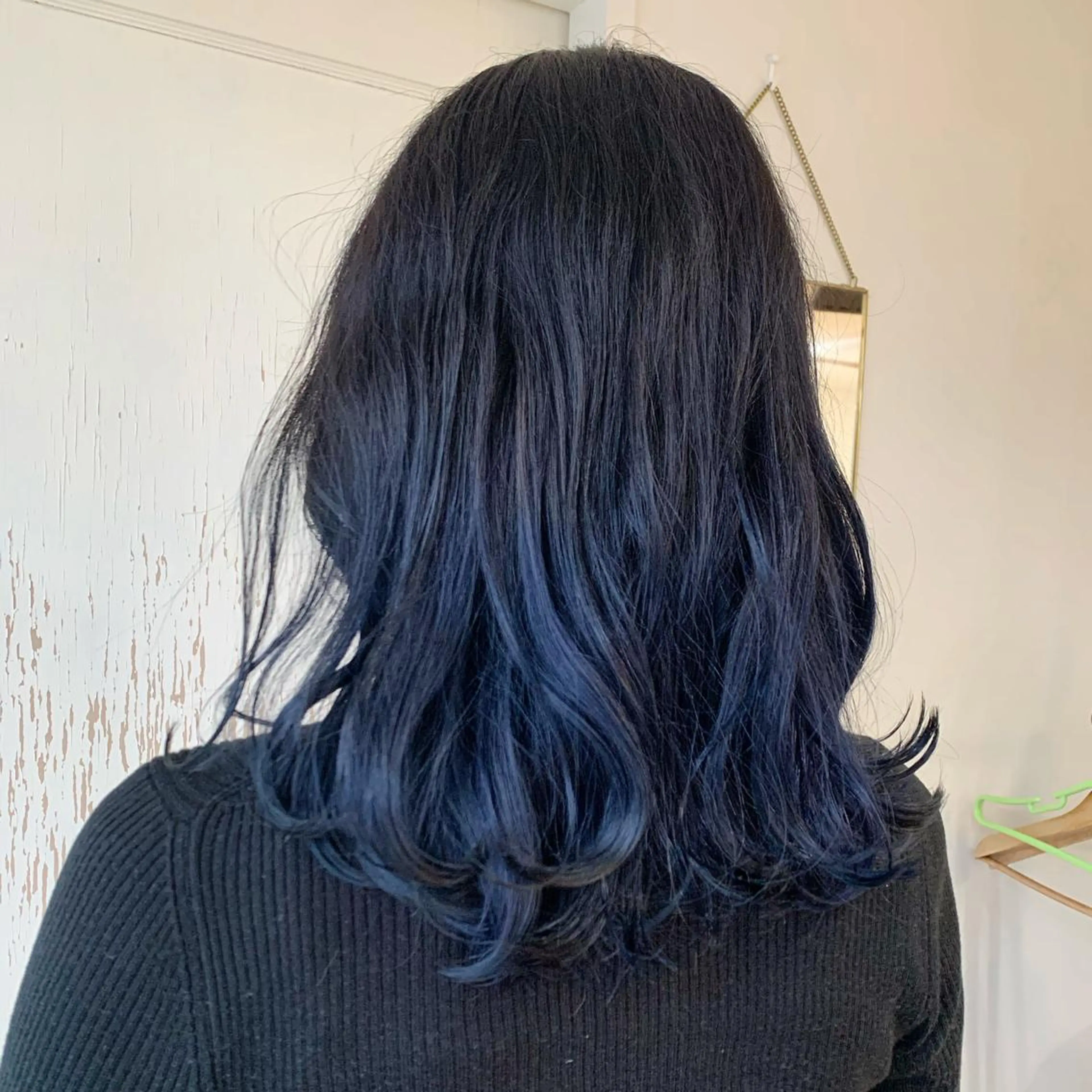 ミディアム カラー 黒髪 ブルーカラー ブルーブラック グラデーションカラー コヤマ ナミのヘアスタイル