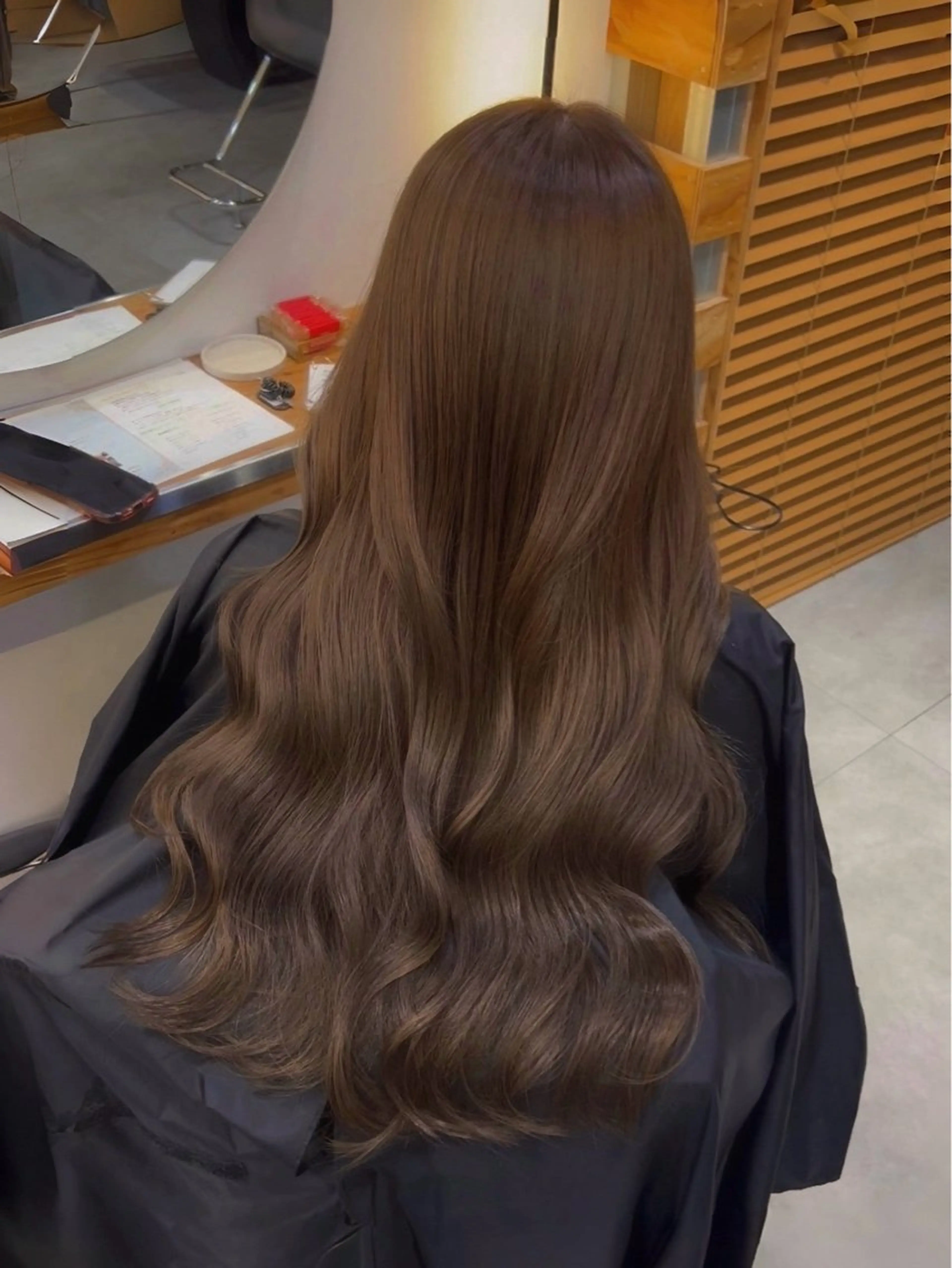 ロング カラー パーマ アッシュ アッシュグレー アッシュグレージュ ベージュカラー 黒髪 カット ヘアカラー トリートメント akira｜ 透明感ベージュ｜梅田のヘアスタイル