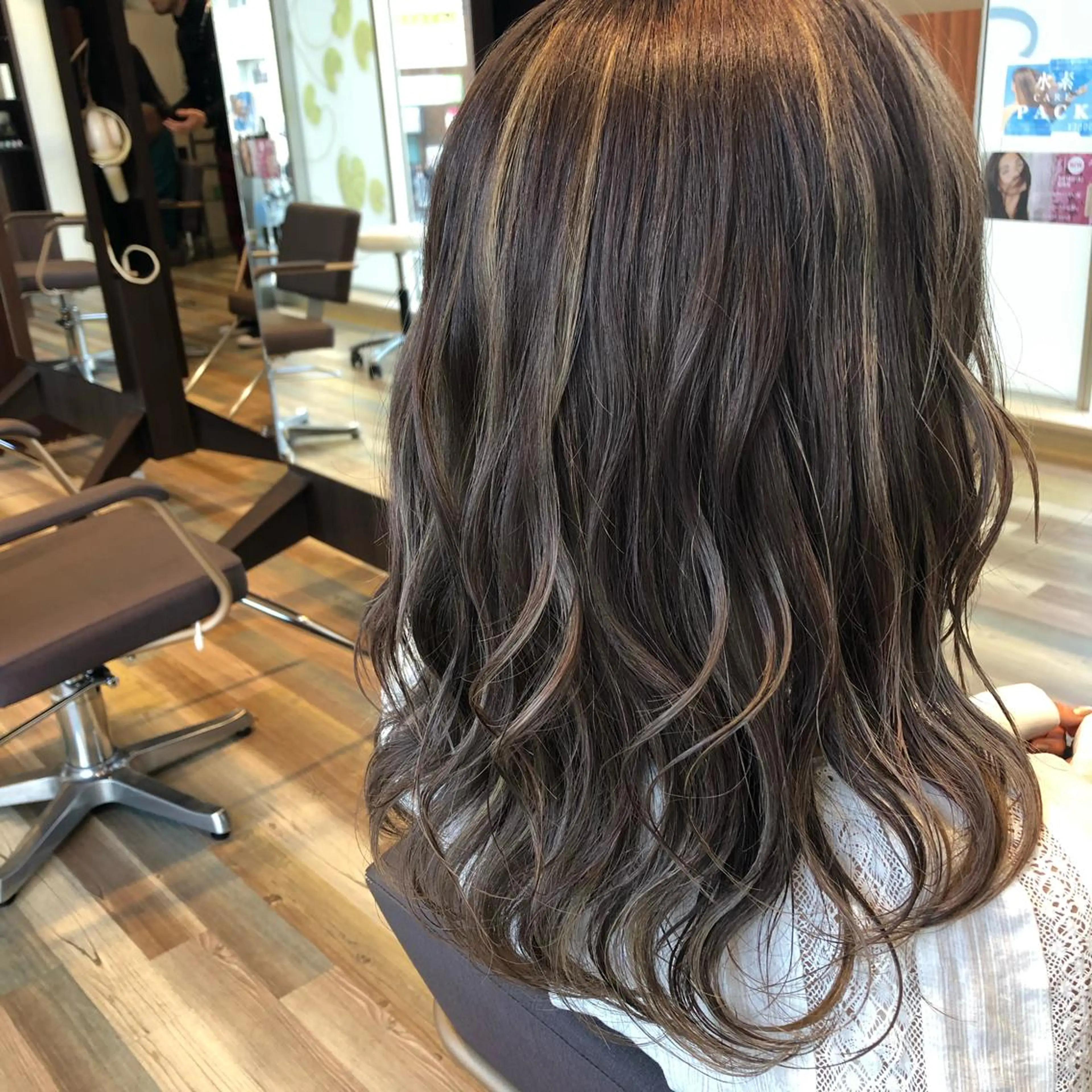 ロング カラー パーマ ヘアアレンジ アッシュ アッシュグレー アッシュグレージュ グレージュ 外国人風カラー ヘアカラー トリートメント ルクリック アヴェダ 錦糸公園前所属・大山 望のヘアスタイル