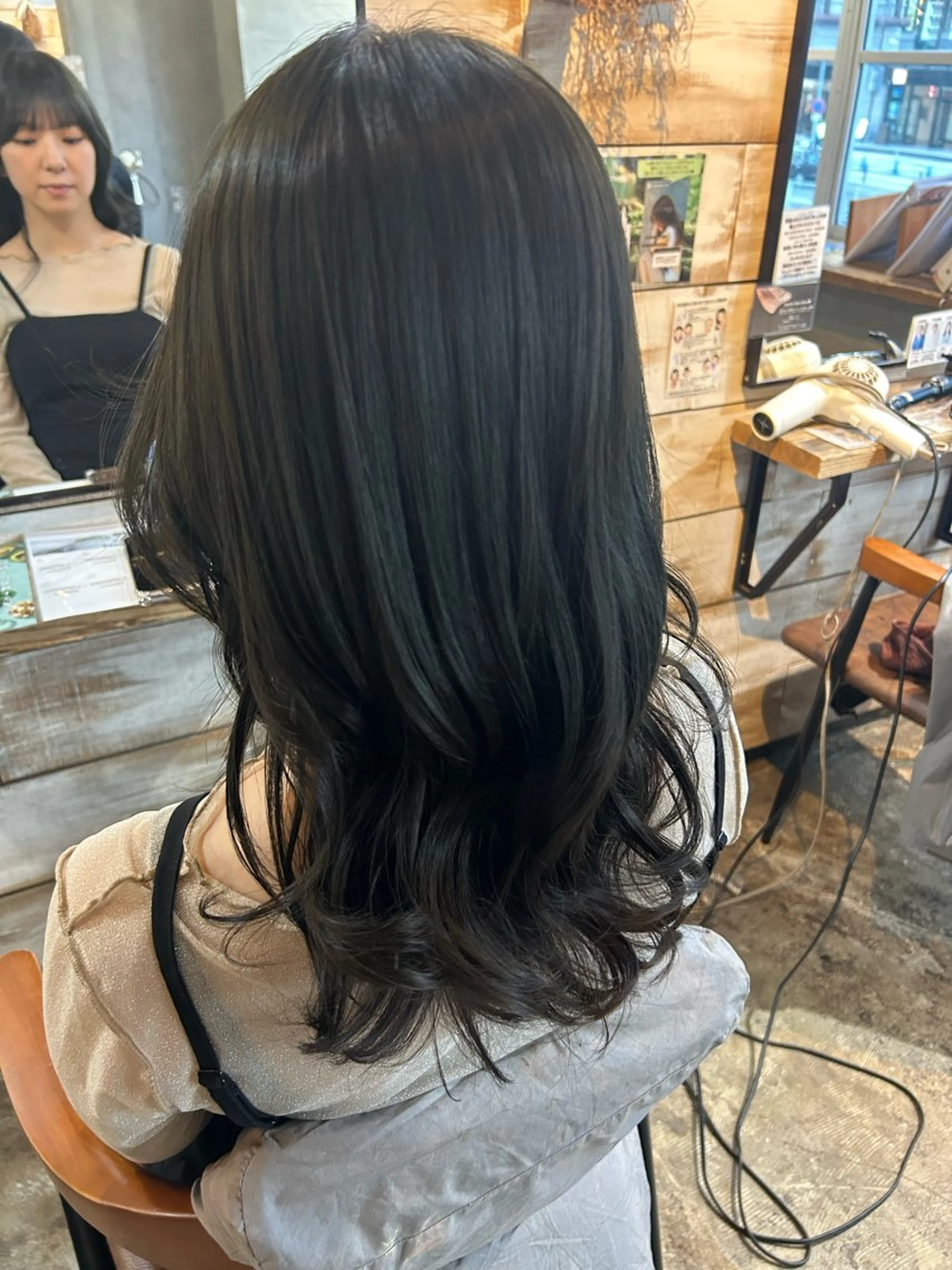セミロング カラー 福村 彩夏のヘアスタイル