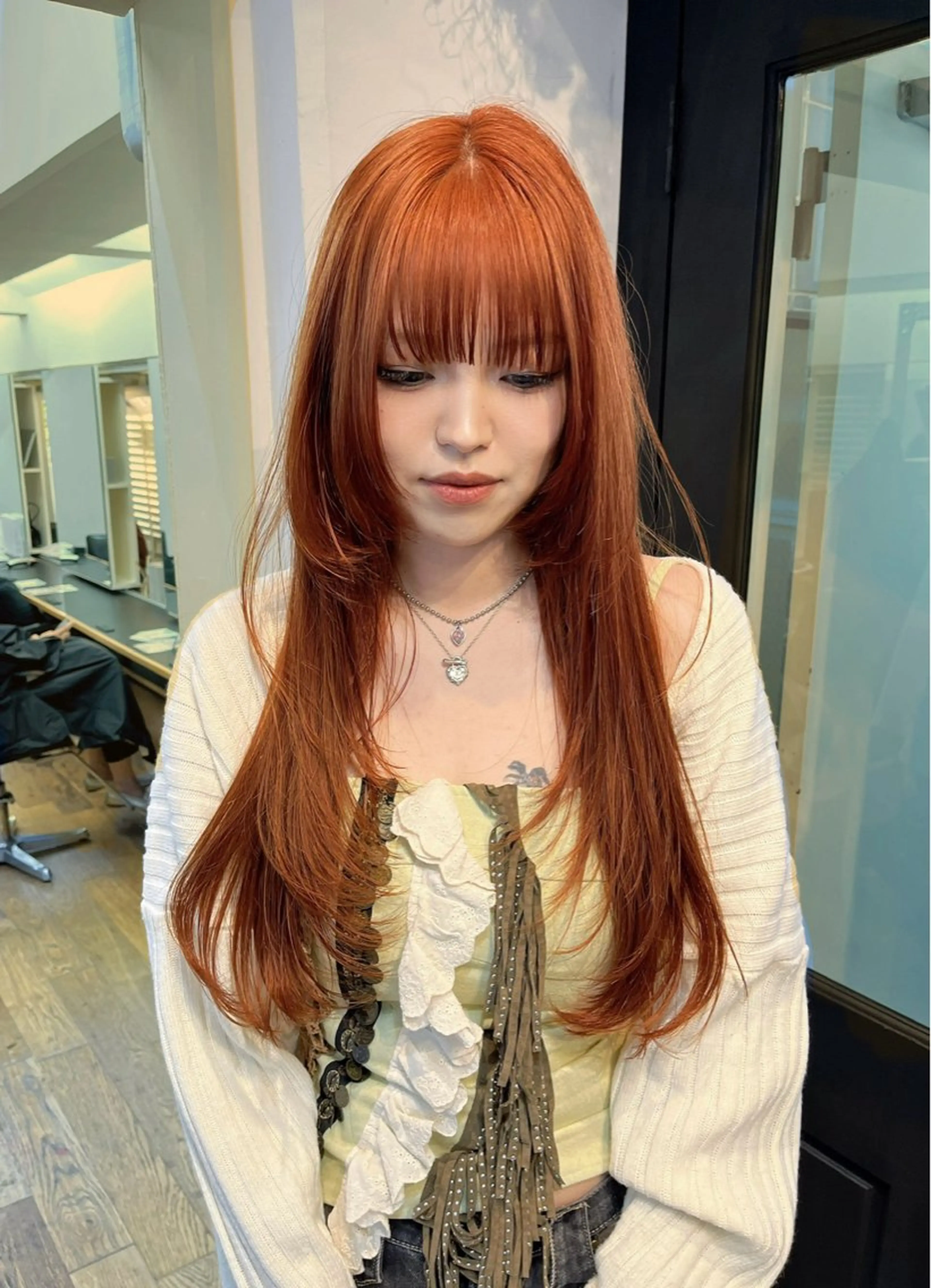 ロング カラー ロングレイヤー ブラウンカラー オレンジ オレンジブラウン レイヤーカット カット ヘアカラー Airi 韓国y2k ボブパーマのヘアスタイル