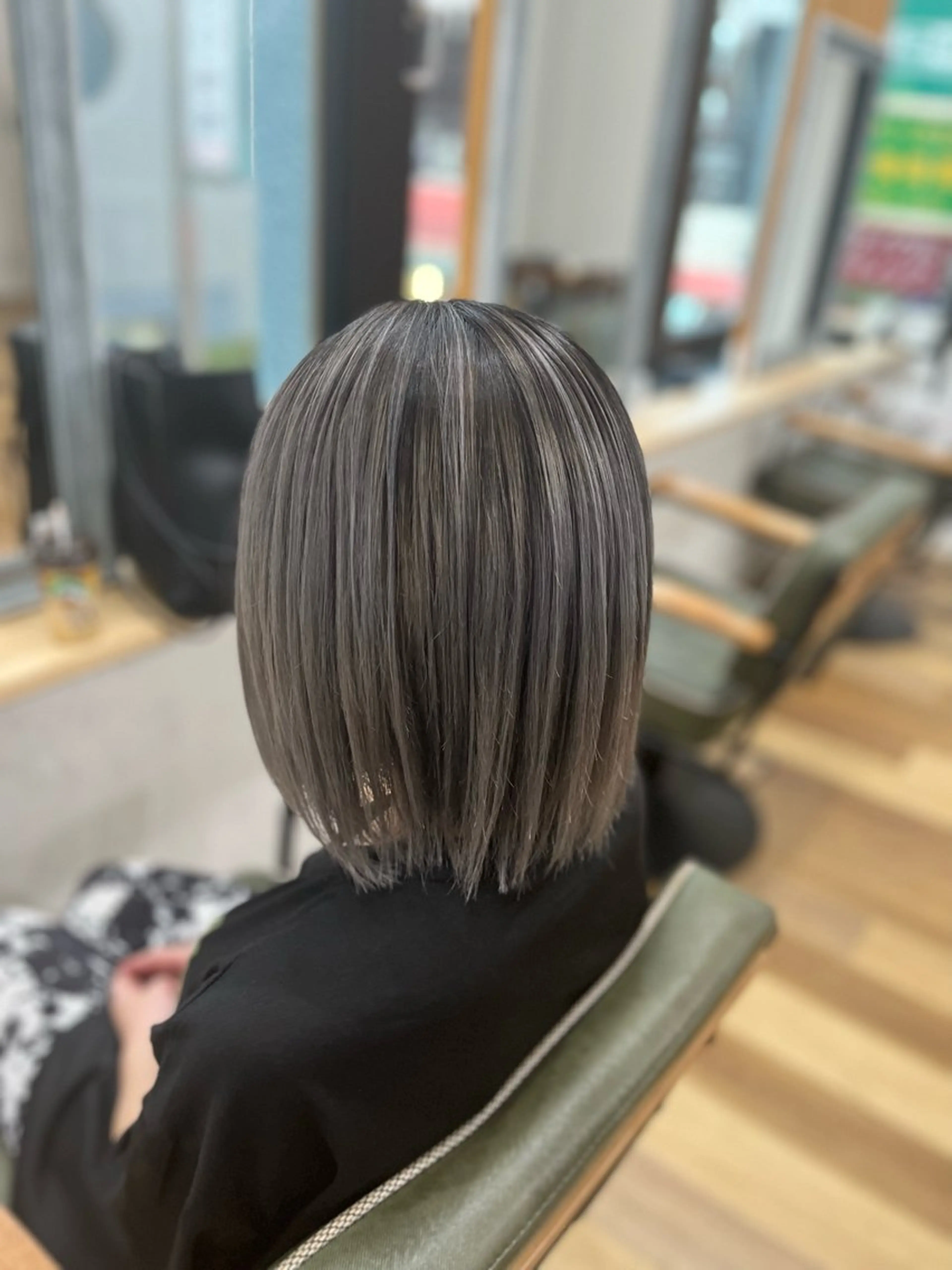 ミディアム カラー ヘアアレンジ シルバー 【艶カラー】石山拓人 /ブリーチのヘアスタイル