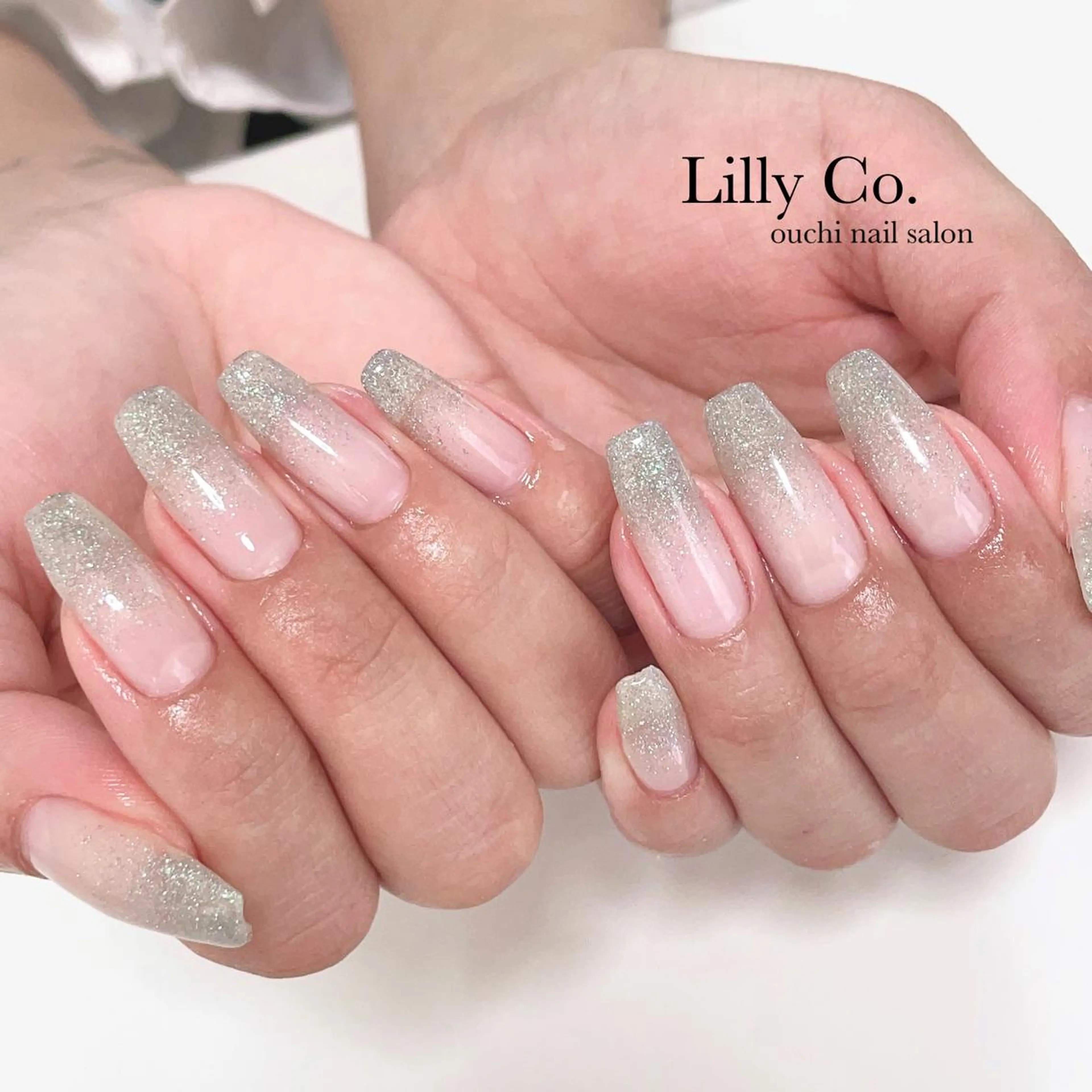 ネイル フラッシュネイル ジェルネイル グラデーション キラキラネイル ラメ(グリッター) ハンドネイル ハンドケア Lilly Co.のネイルデザイン