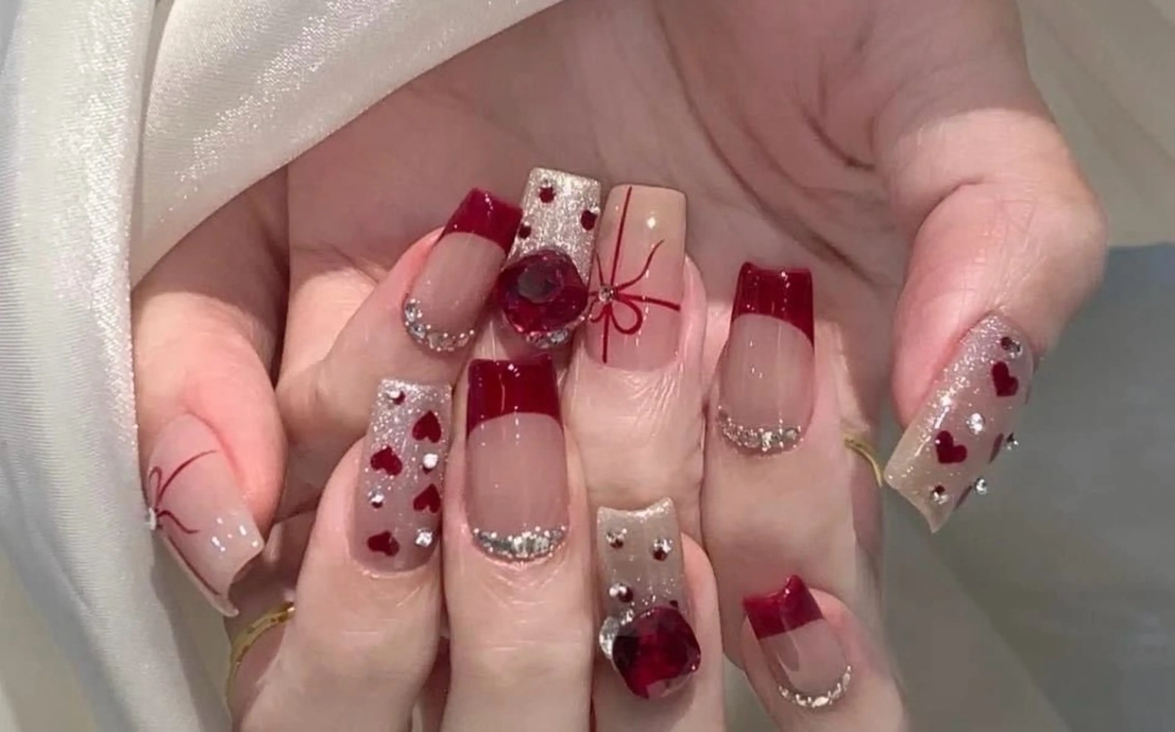 ネイル マグネットネイル ピンク ネイルチップ 冬ネイル クリスマス Lee Nailsのネイルデザイン