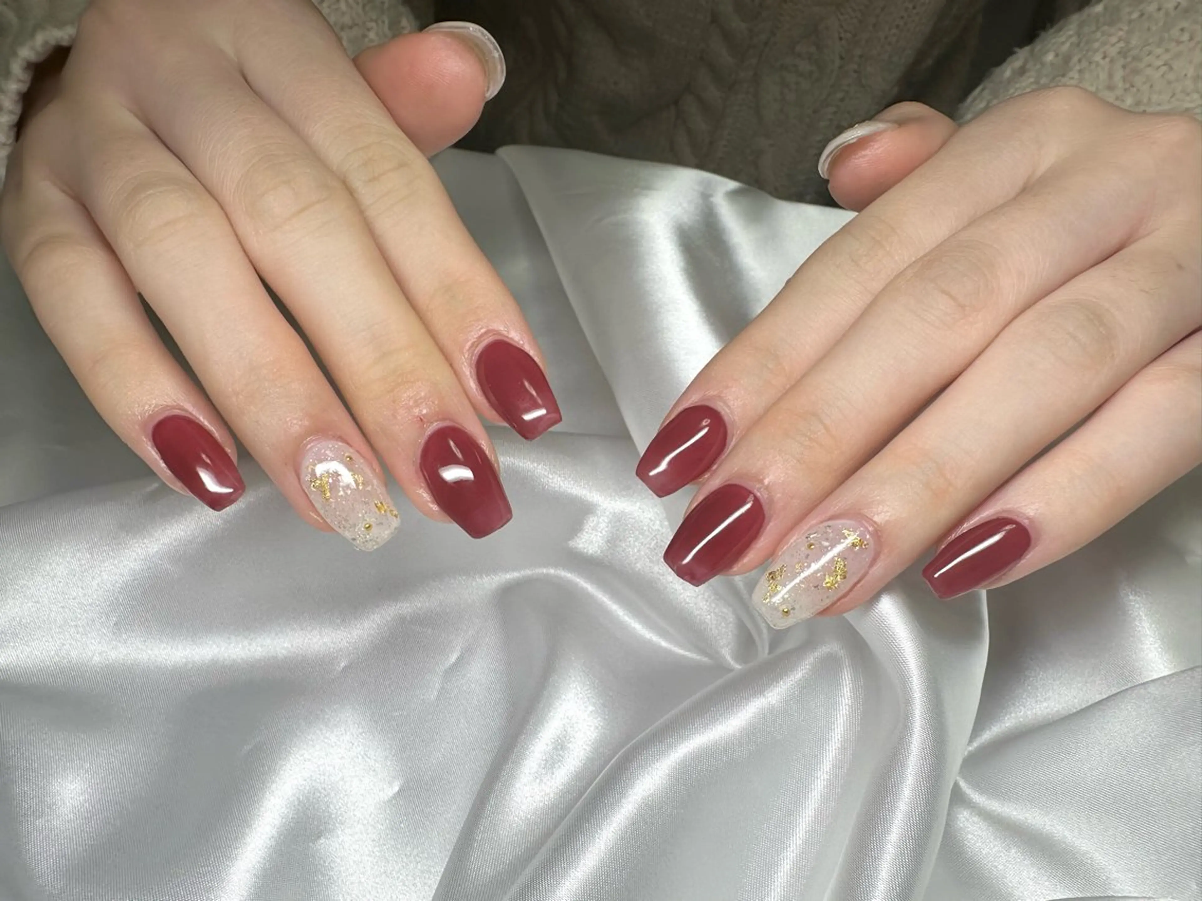 ネイル ボルドー ラメ(グリッター) ホワイト nu NANAのネイルデザイン