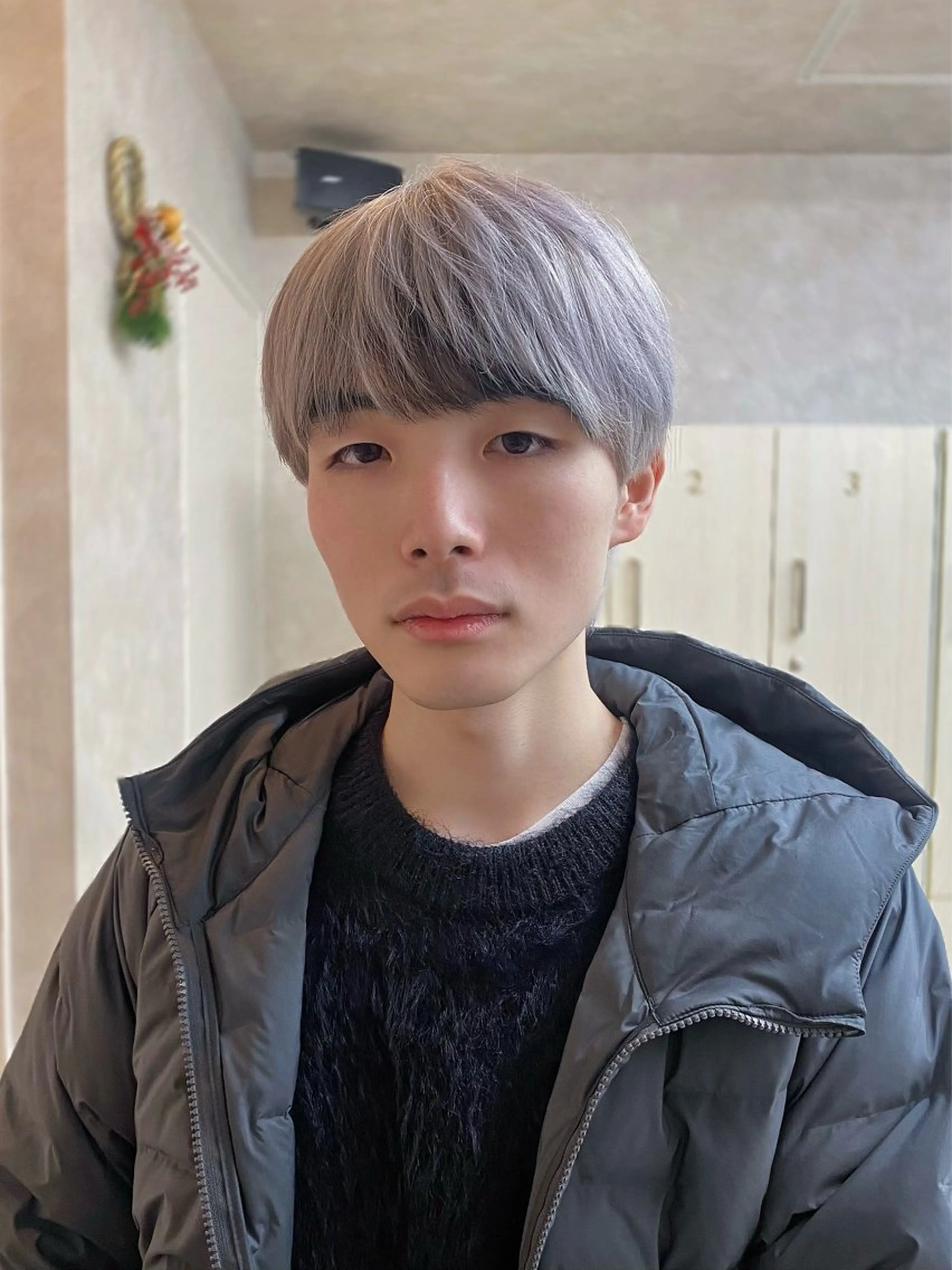 ショート カラー メンズ メンズブリーチ センターパート フェザーパーマ メンズ韓国風 韓国マッシュ カット ヘアカラー トリートメント retouch by fifth銀座店所属・安藤幹人 メンズパーマのヘアスタイル