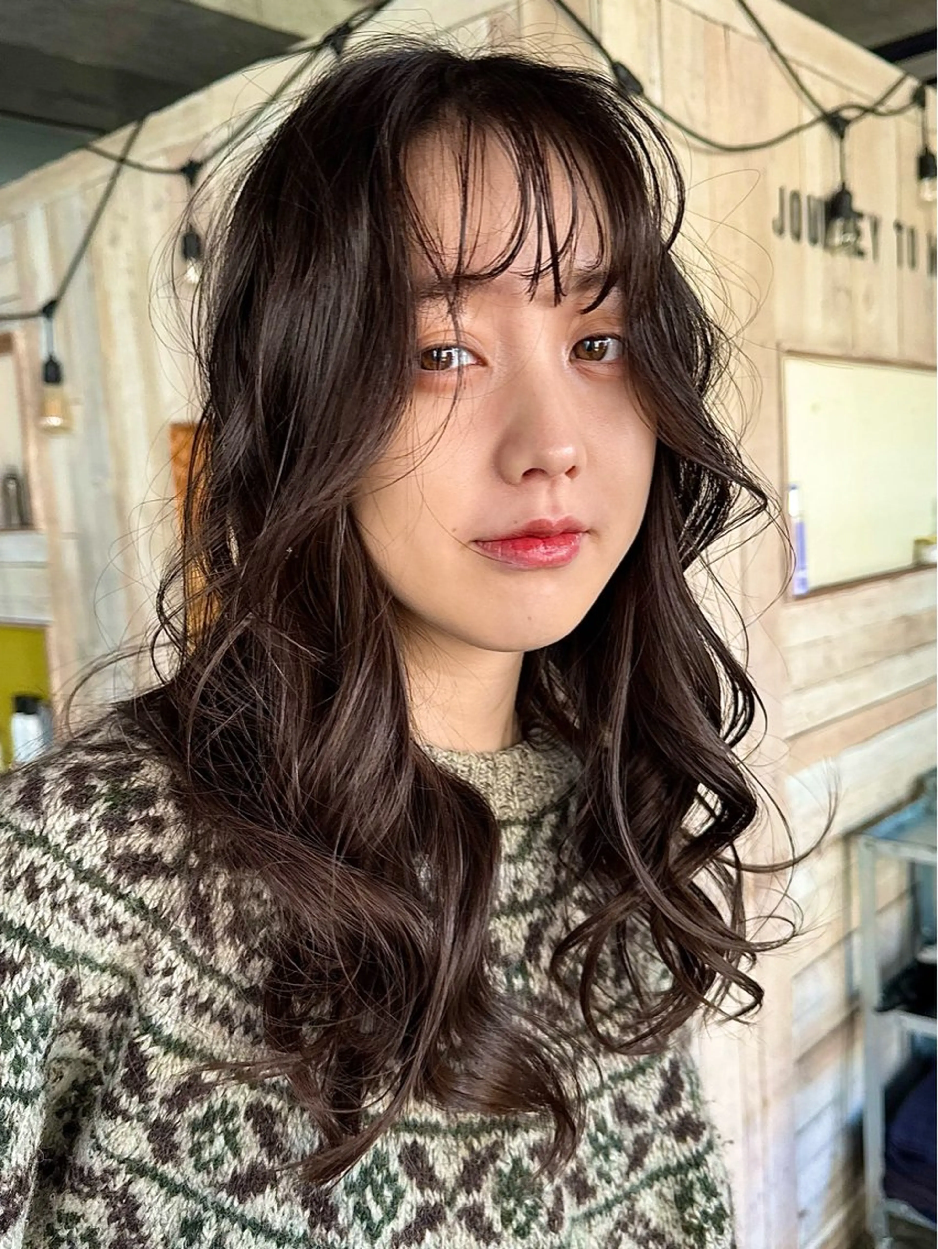 ロング ブリーチカラー/ブロ ンドレイヤーカットのヘアスタイル