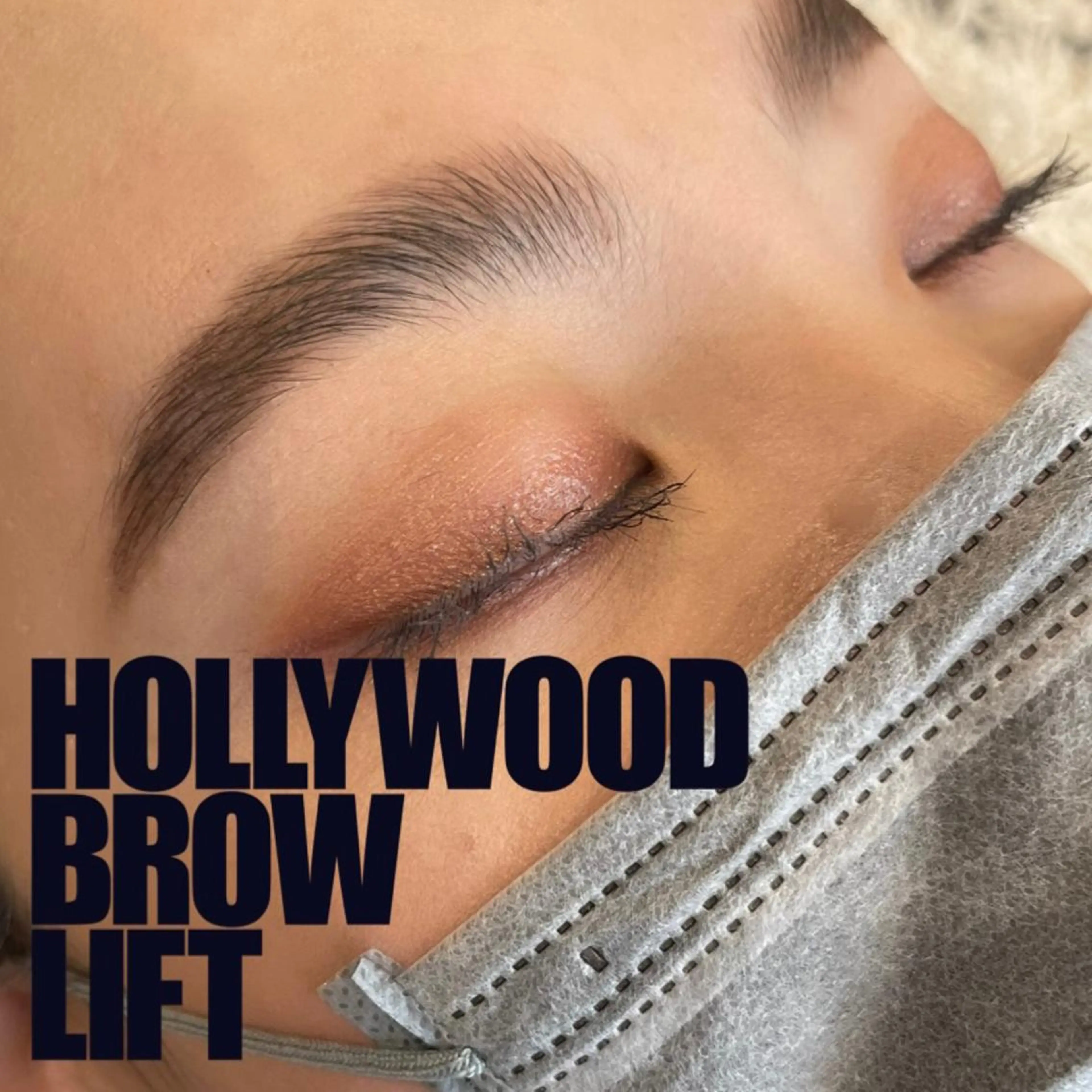 アイブロウ ハリウッドブロウリフト beautyroom Naturaのネイルデザイン