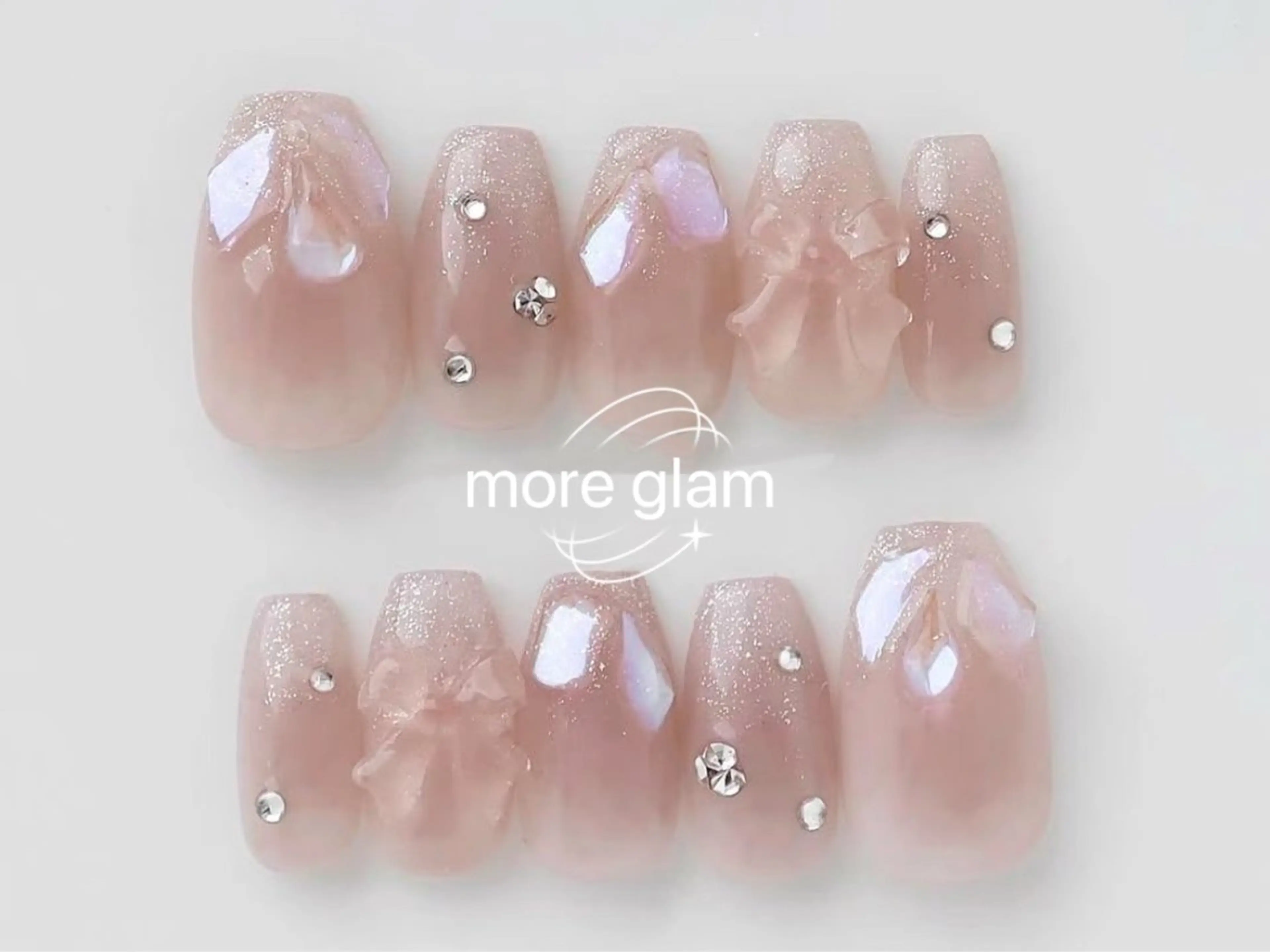 ミディアム more glam 原宿店のネイルデザイン