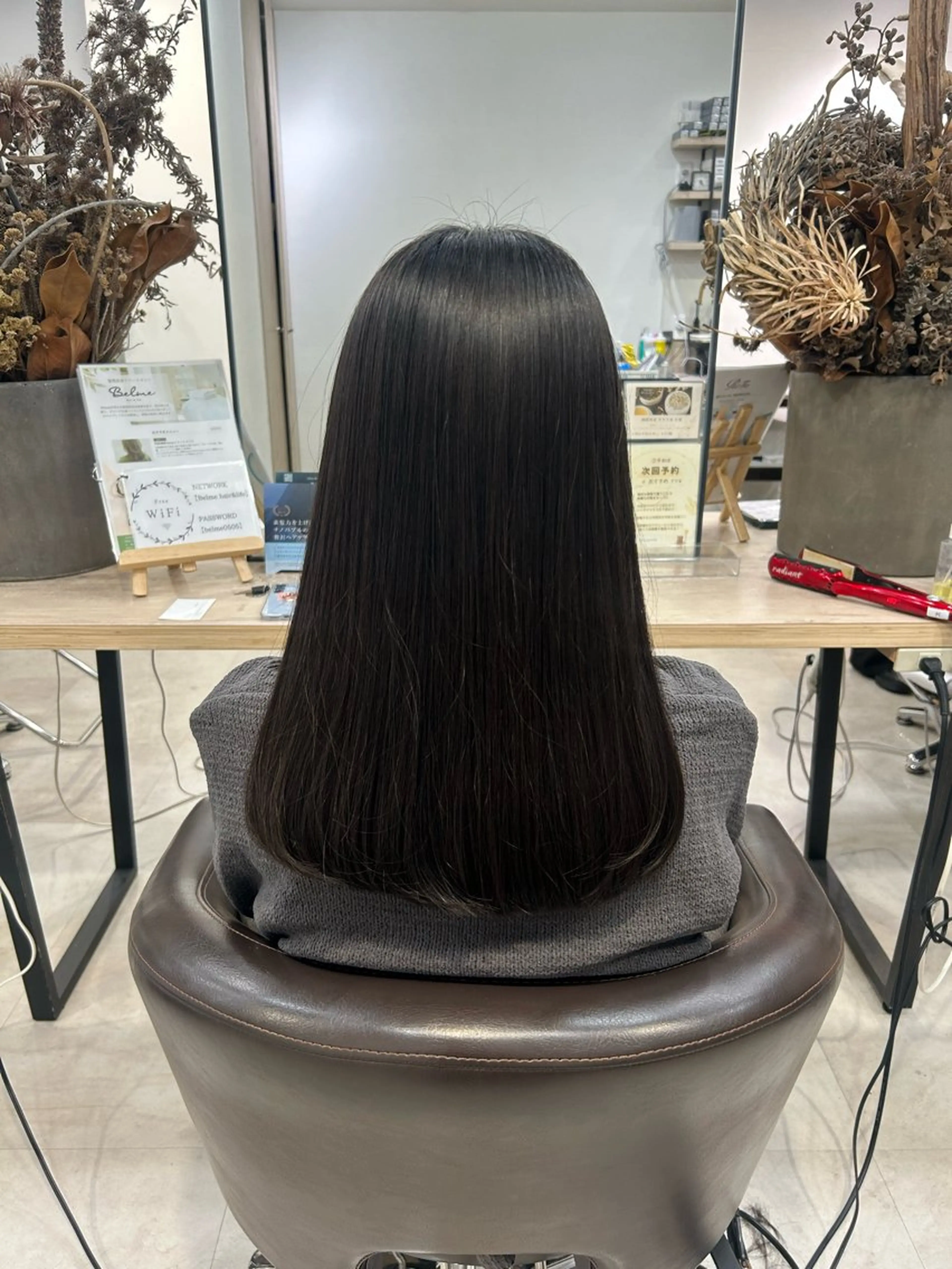 セミロング 光を纏うツヤ感ロング Natsuki🤍のヘアスタイル