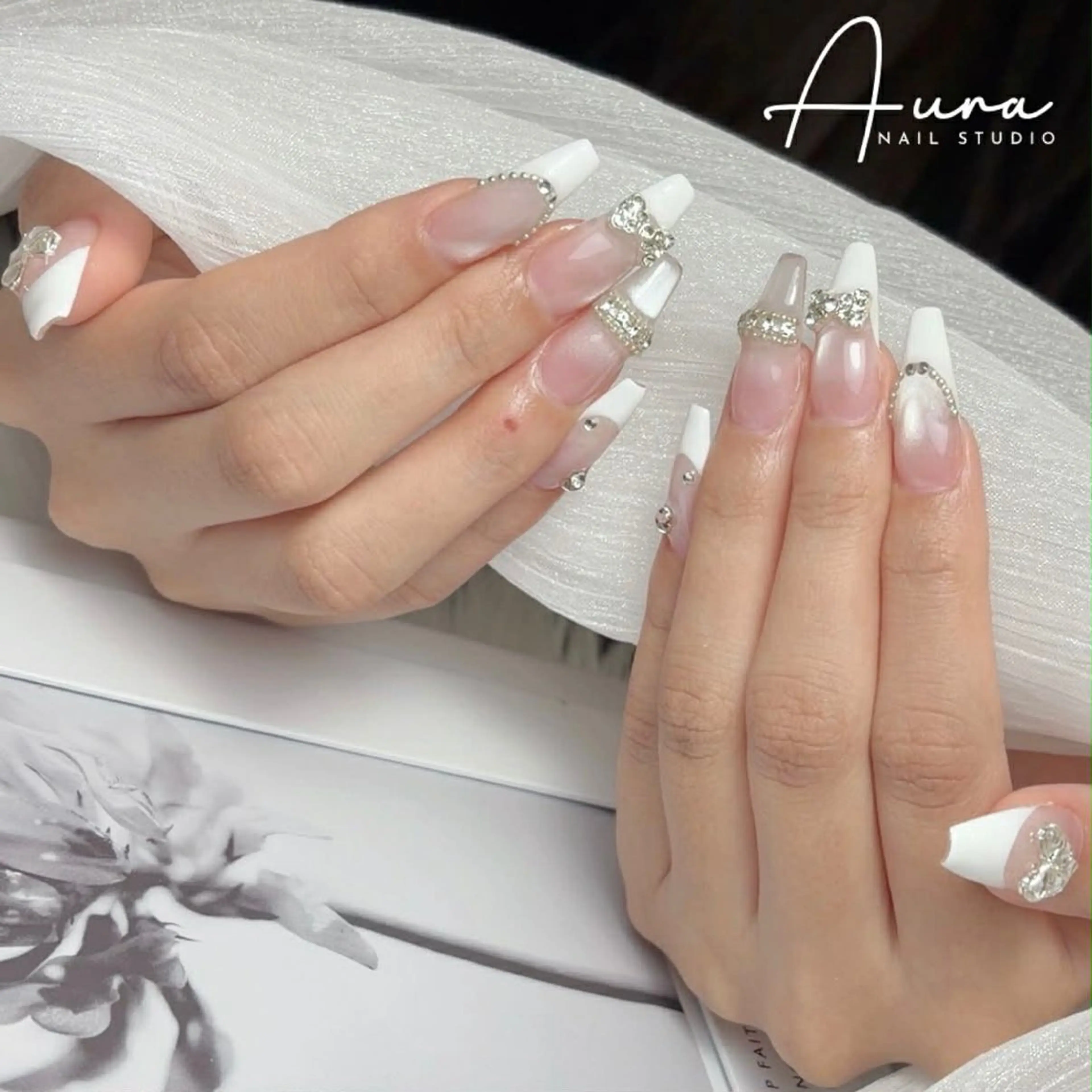 ネイル 長さ出し グラデーション 韓国ネイル ロングネイル ピンク ハンドネイル Aura Nail Studioのネイルデザイン