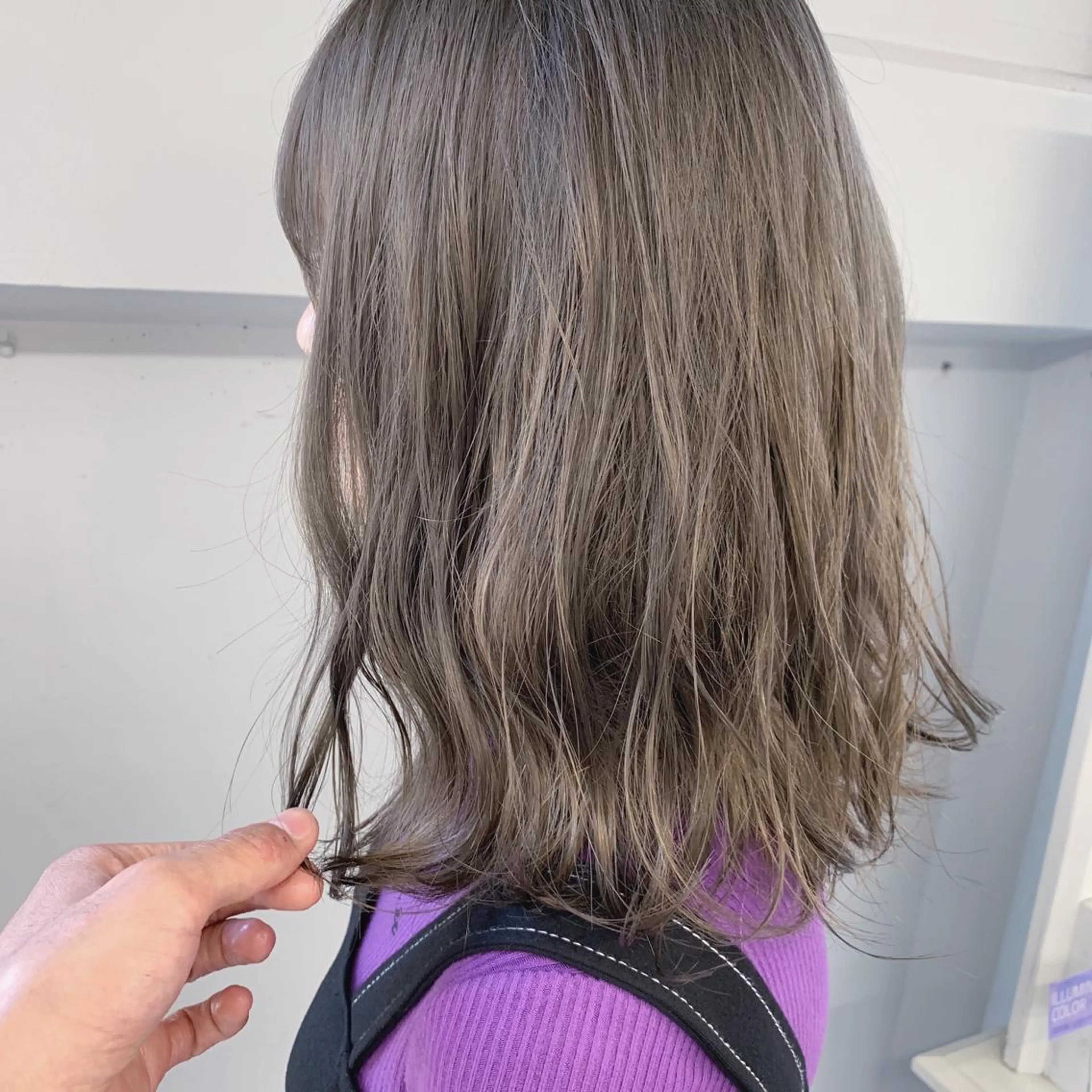 ミディアム カット ヘアカラー WEG 難波のヘアスタイル