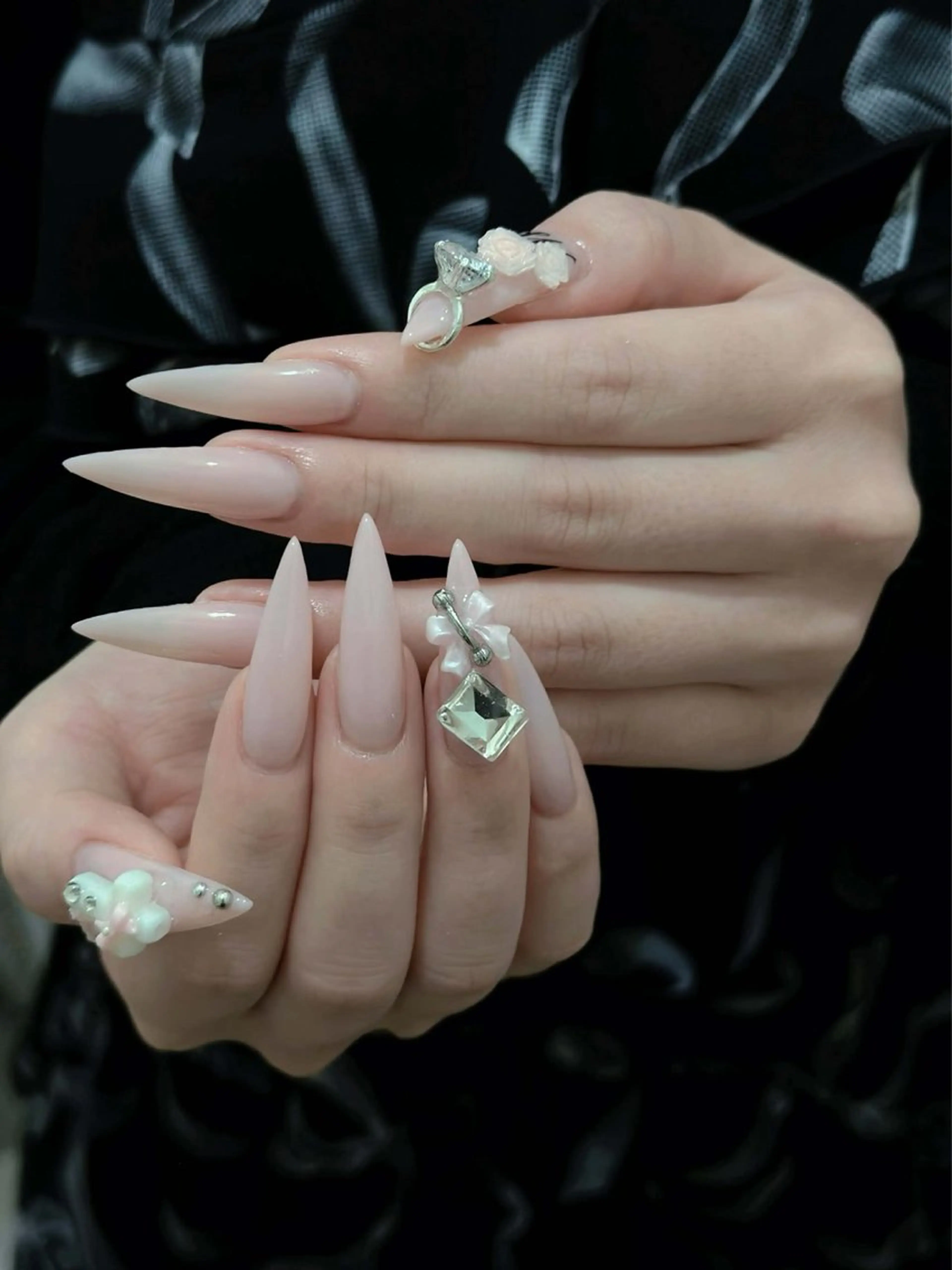ネイル チークネイル ドット フレンチネイル グラデーション ハート ハンドネイル Julli NailStudioのネイルデザイン