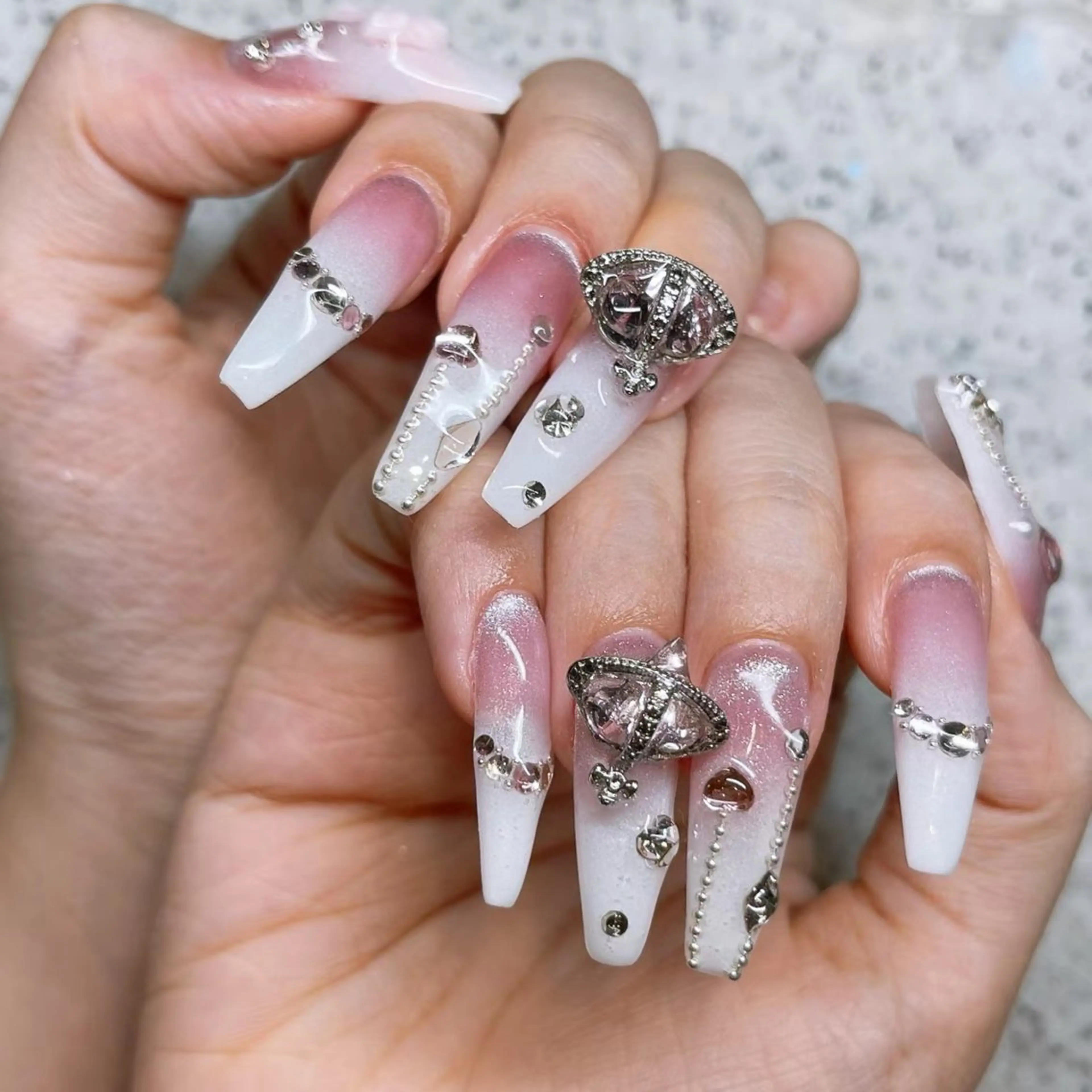 ネイル ハンドネイル Queens マオのネイルデザイン