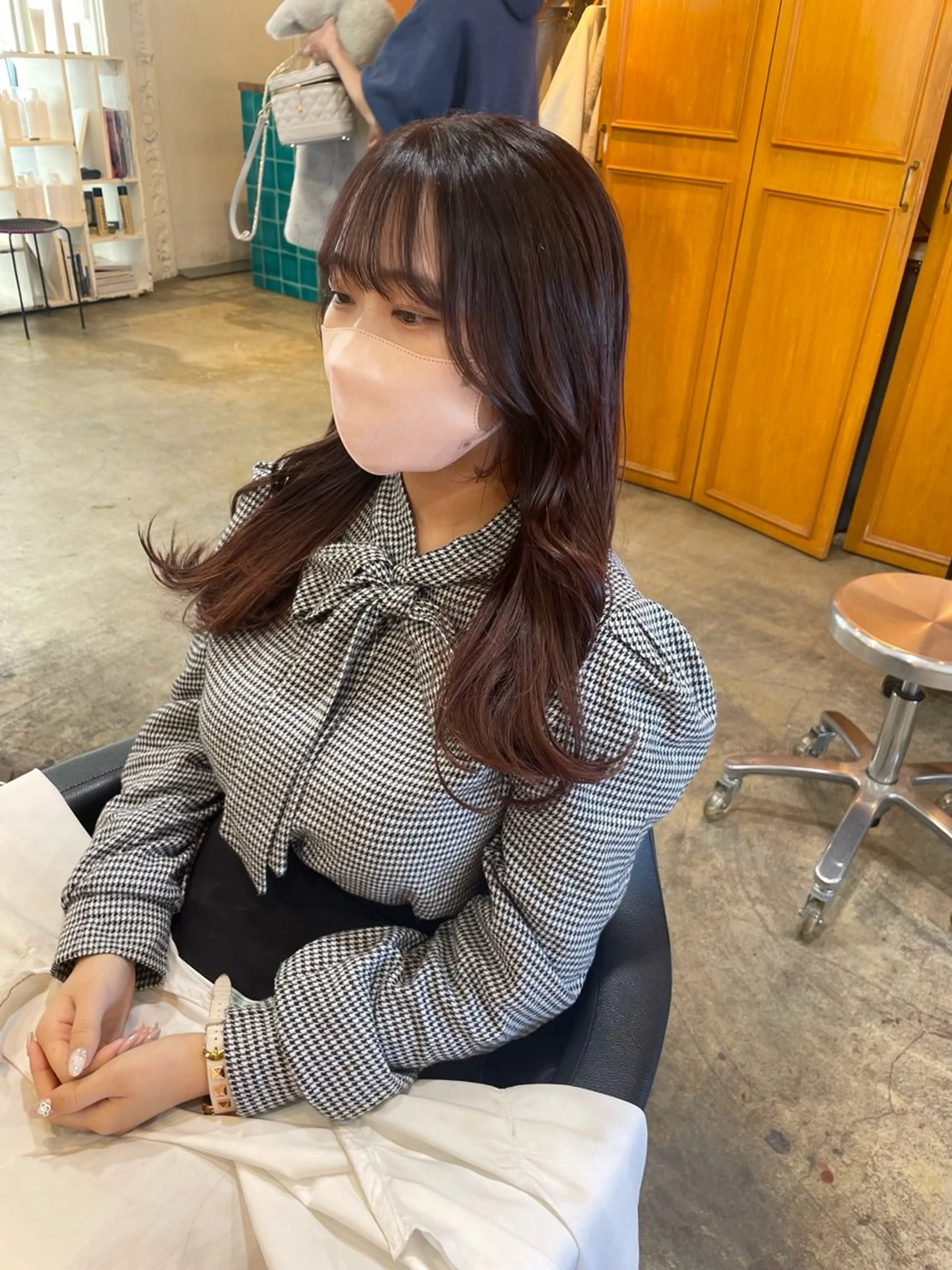 ロング カラー ブラウンカラー ピンクカラー ピンクブラウン カット ヘアカラー トリートメント MIOベージュカラー 柔らかいカラーのヘアスタイル