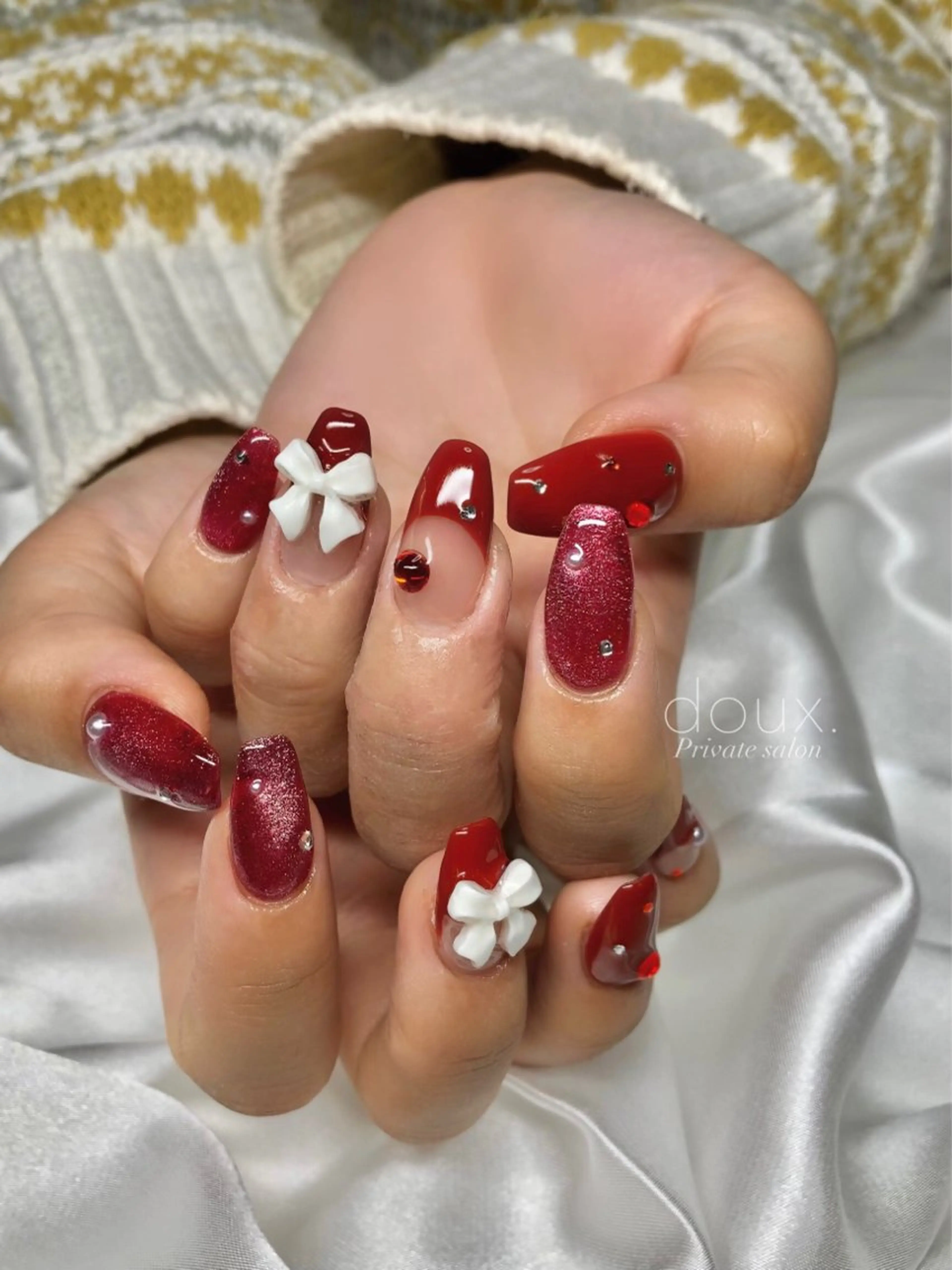 ネイル フレンチネイル 韓国ネイル マグネットネイル リボン 冬ネイル ハンドネイル doux. nailのネイルデザイン