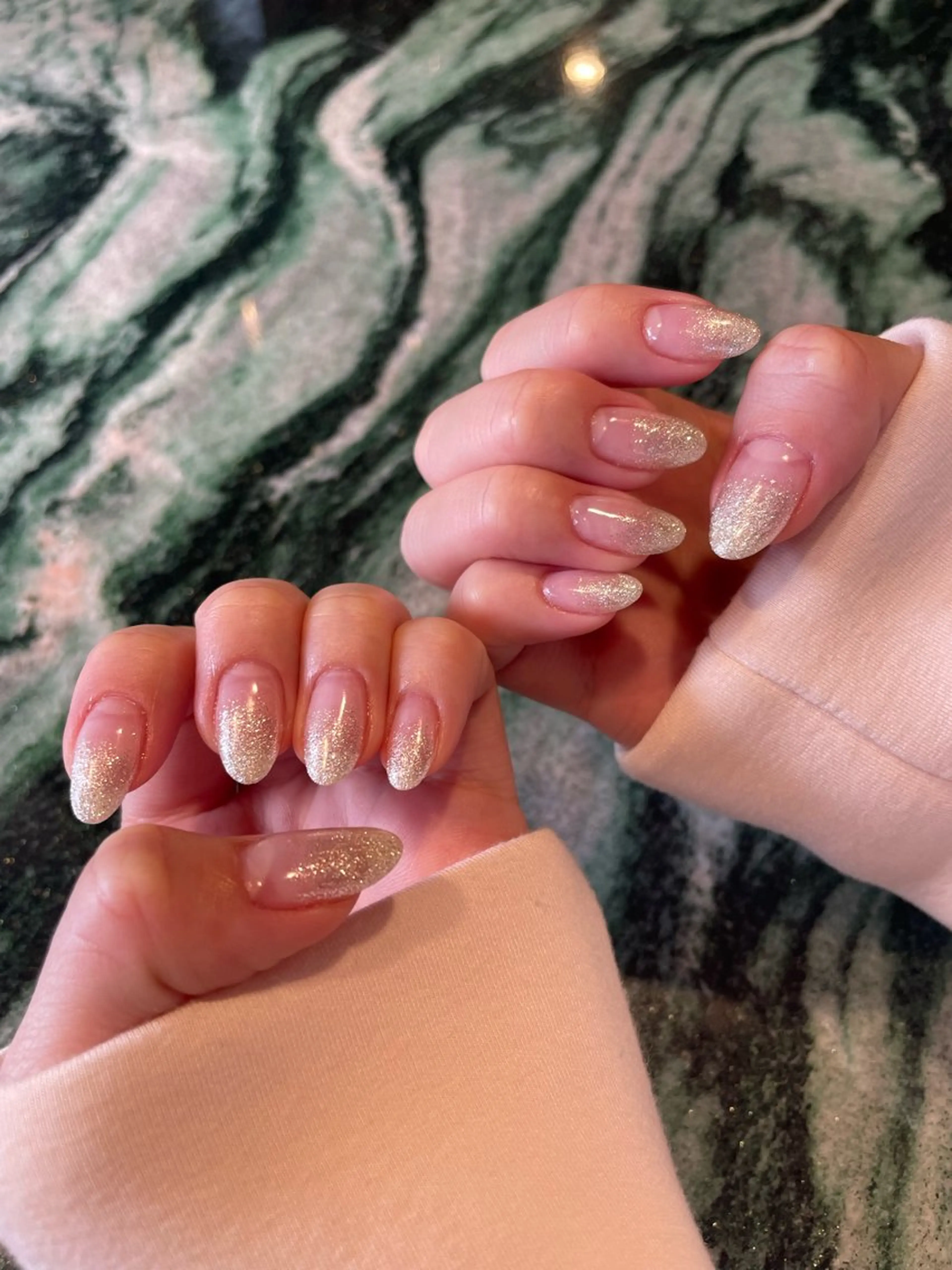 ネイル グラデーション ラメ(グリッター) ラメグラデーション シンプルネイル ハンドネイル eyelash& nailsalonMのネイルデザイン