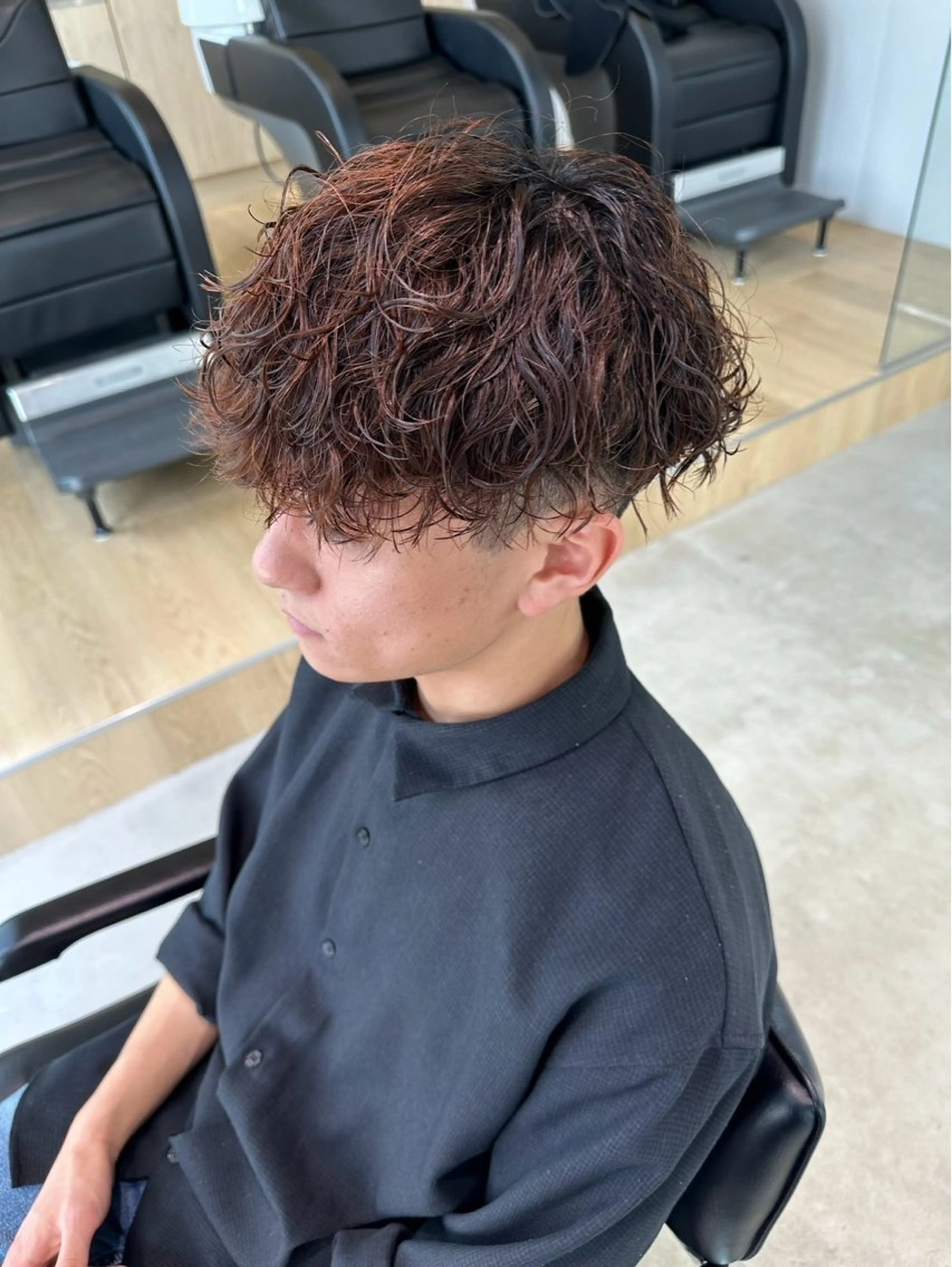 ショート カラー パーマ メンズ フェザーパーマ メンズ就活ヘア メンズパーマ プードルパーマ メンズツイストパーマ 夏果⭐︎fifth 天神 海外風パーマのヘアスタイル