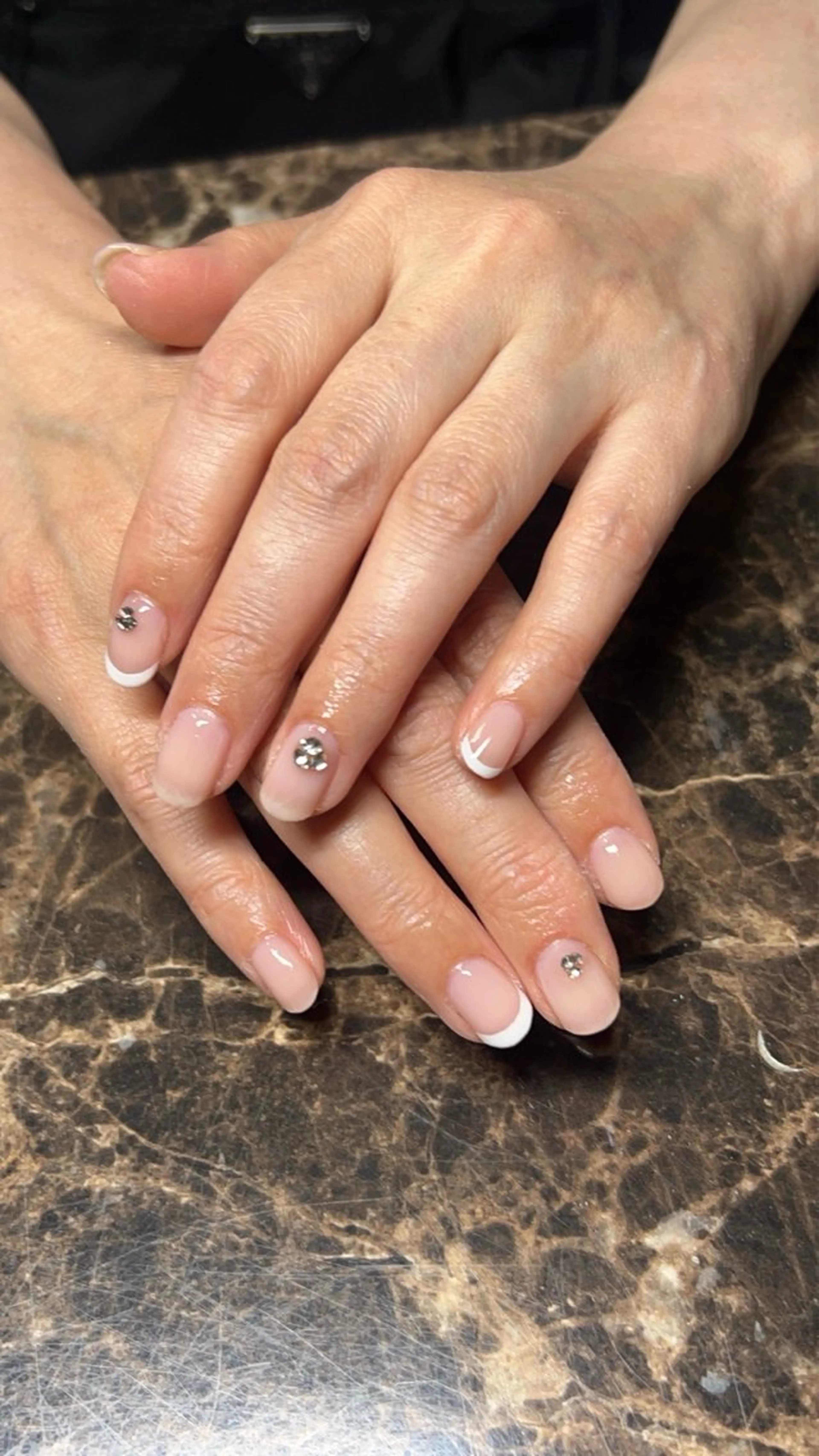 ネイル フレンチネイル シンプルネイル ストーンネイル ハンドネイル IROHA NAIL 聖奈のネイルデザイン