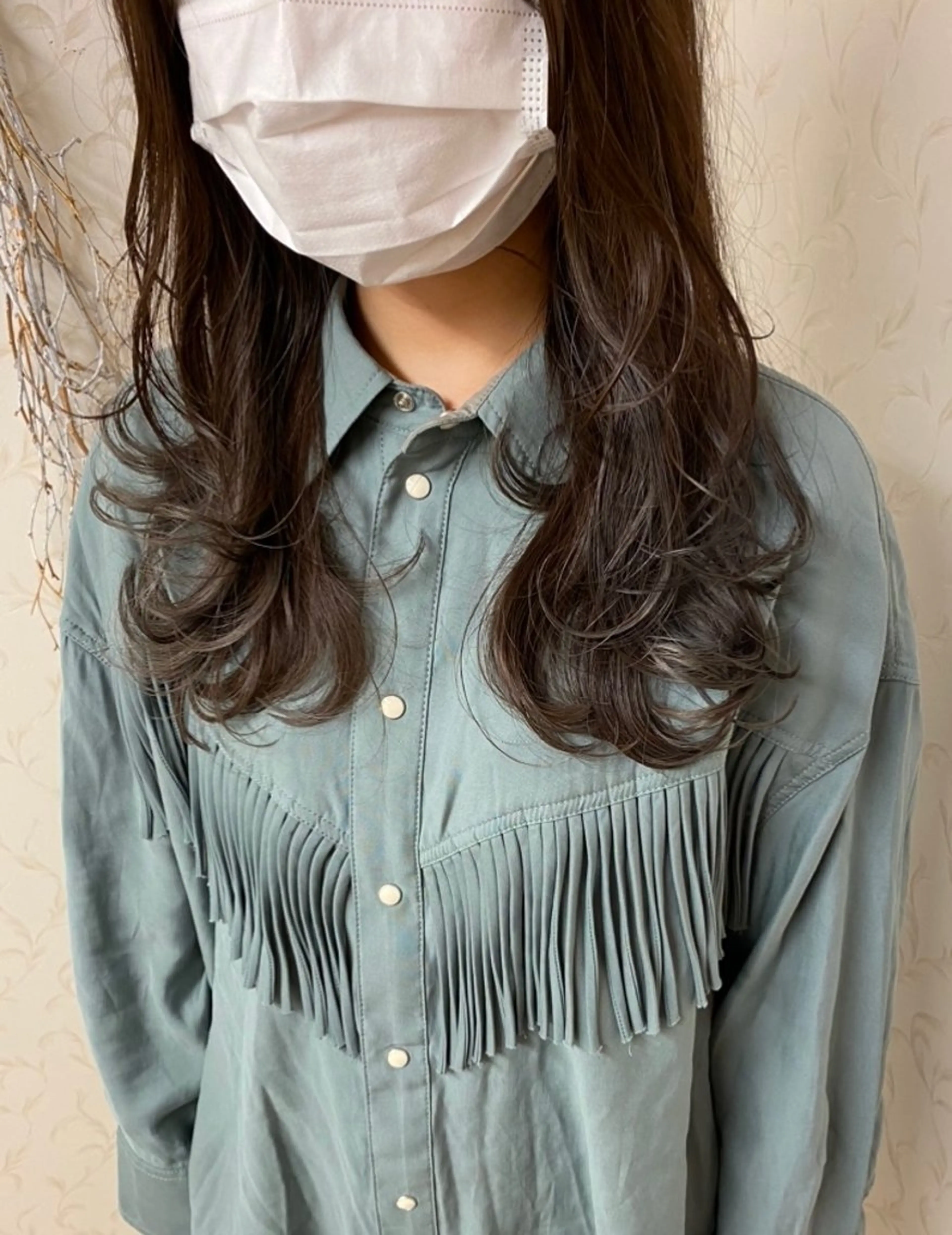 ロング カラー アッシュ ベージュカラー オリーブアッシュ オリーブベージュ レイヤーカット カット ヘアカラー トリートメント erika /韓国ヘアのヘアスタイル