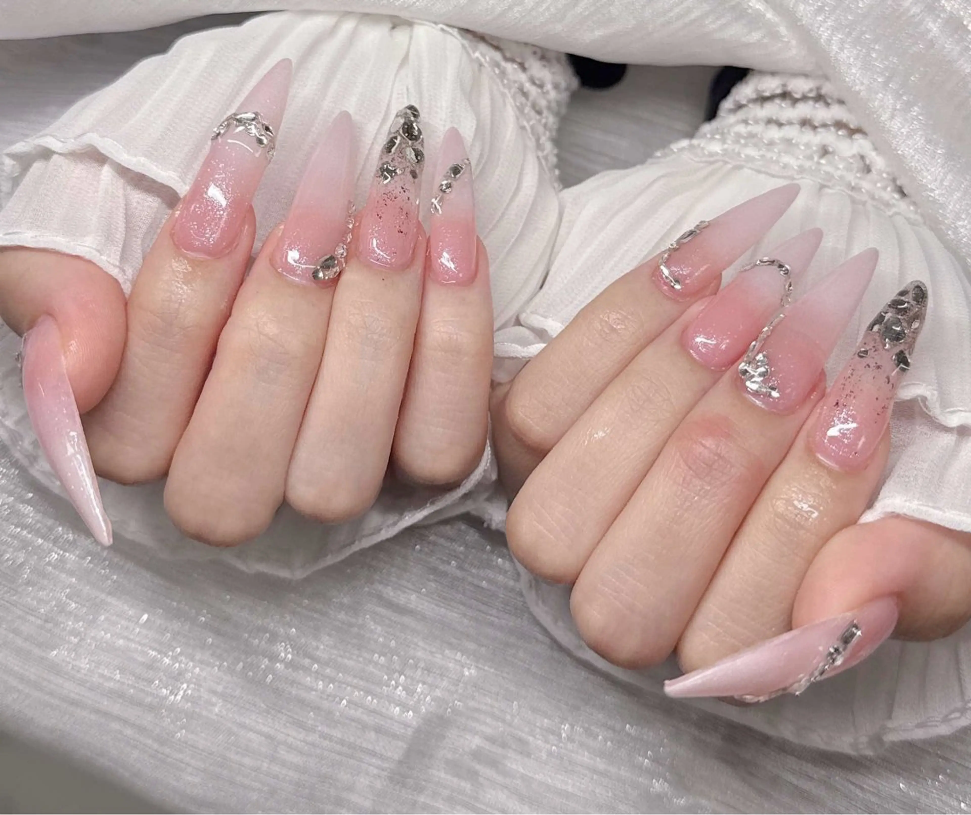 ネイル 長さ出し グラデーション 卒業式 キラキラネイル マグネットネイル ハンドネイル Lee Nailsのネイルデザイン