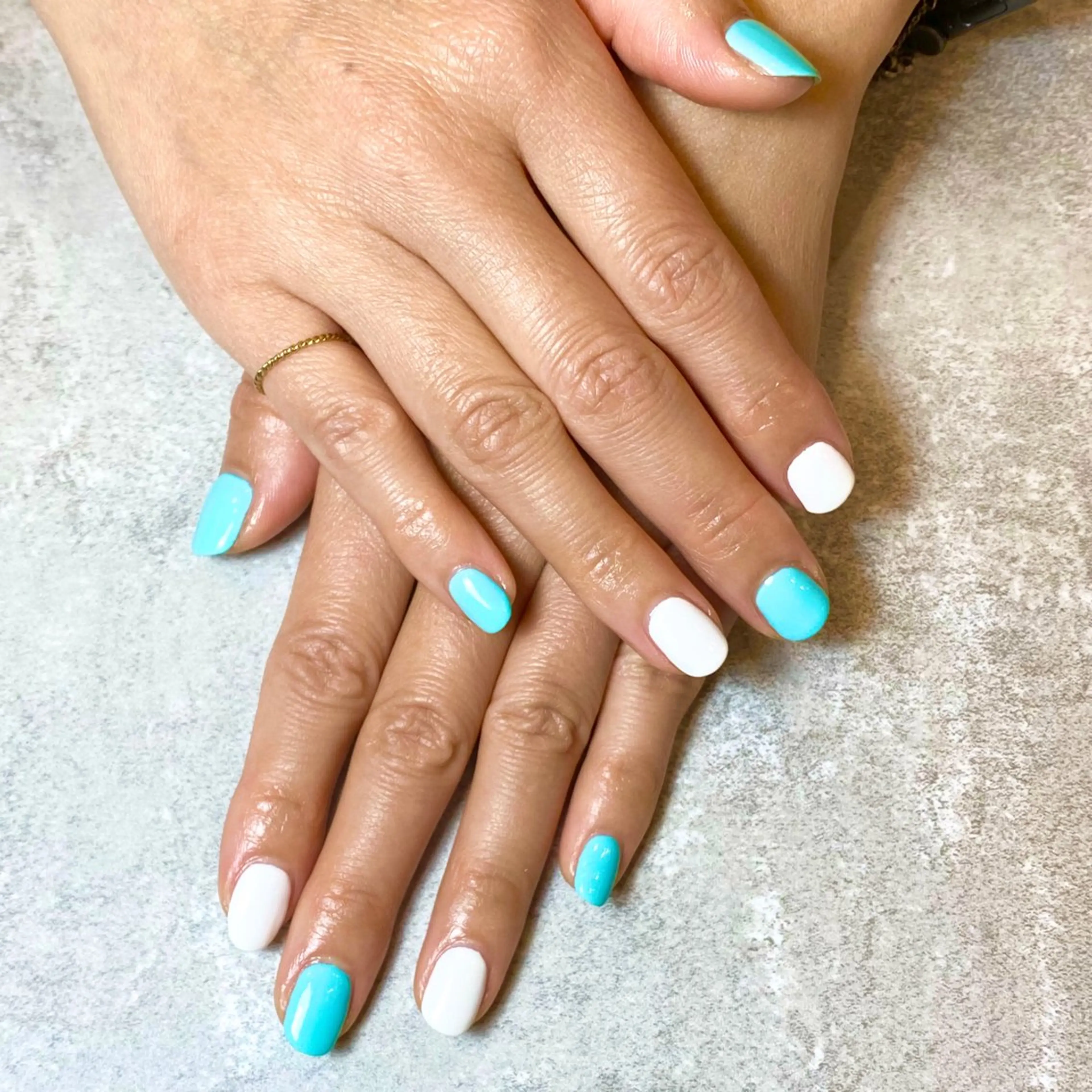 ネイル ブルー ワンカラーネイル ホワイト Narumi nailのネイルデザイン