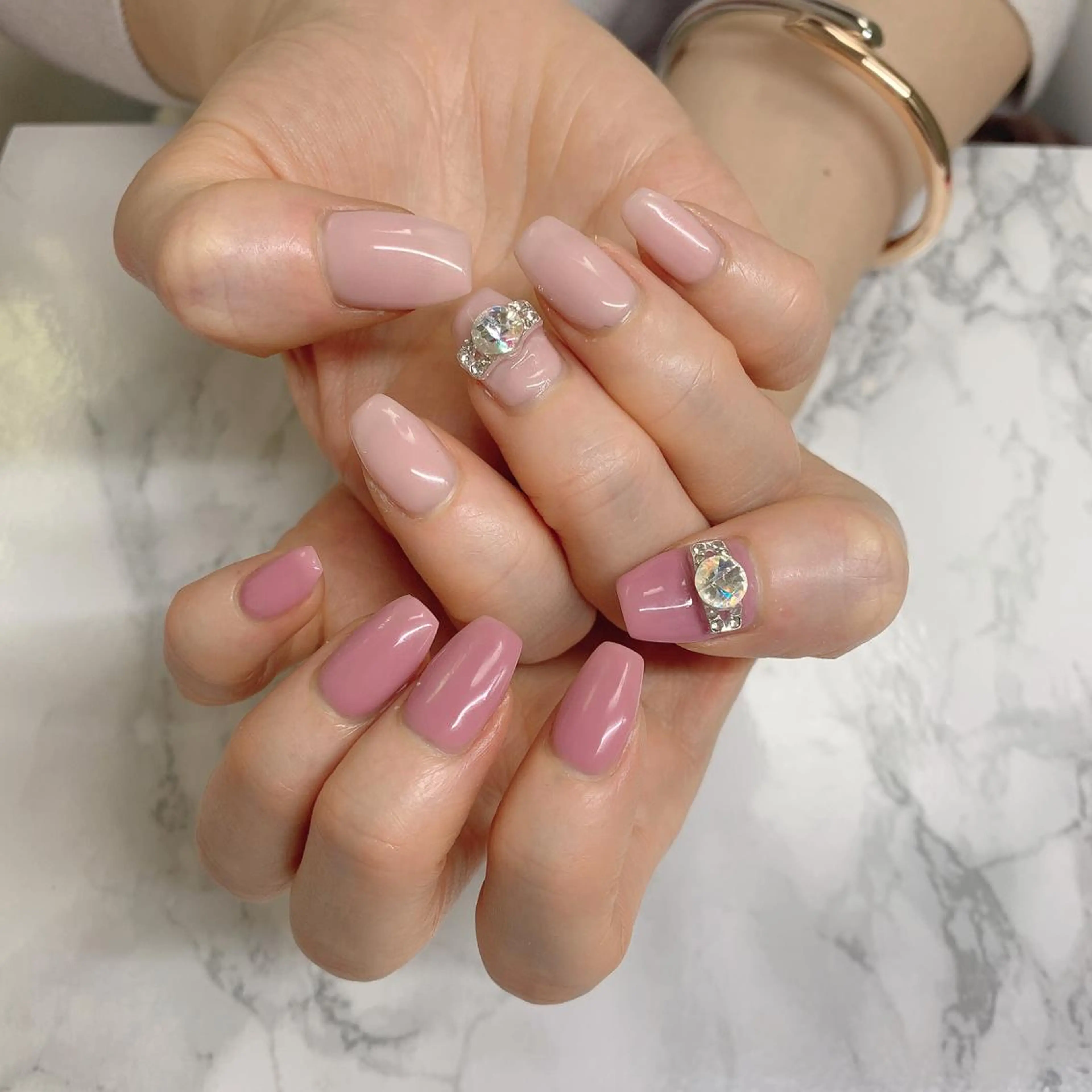 ネイル はな💎ネイル ワンホン、長さ出しのネイルデザイン