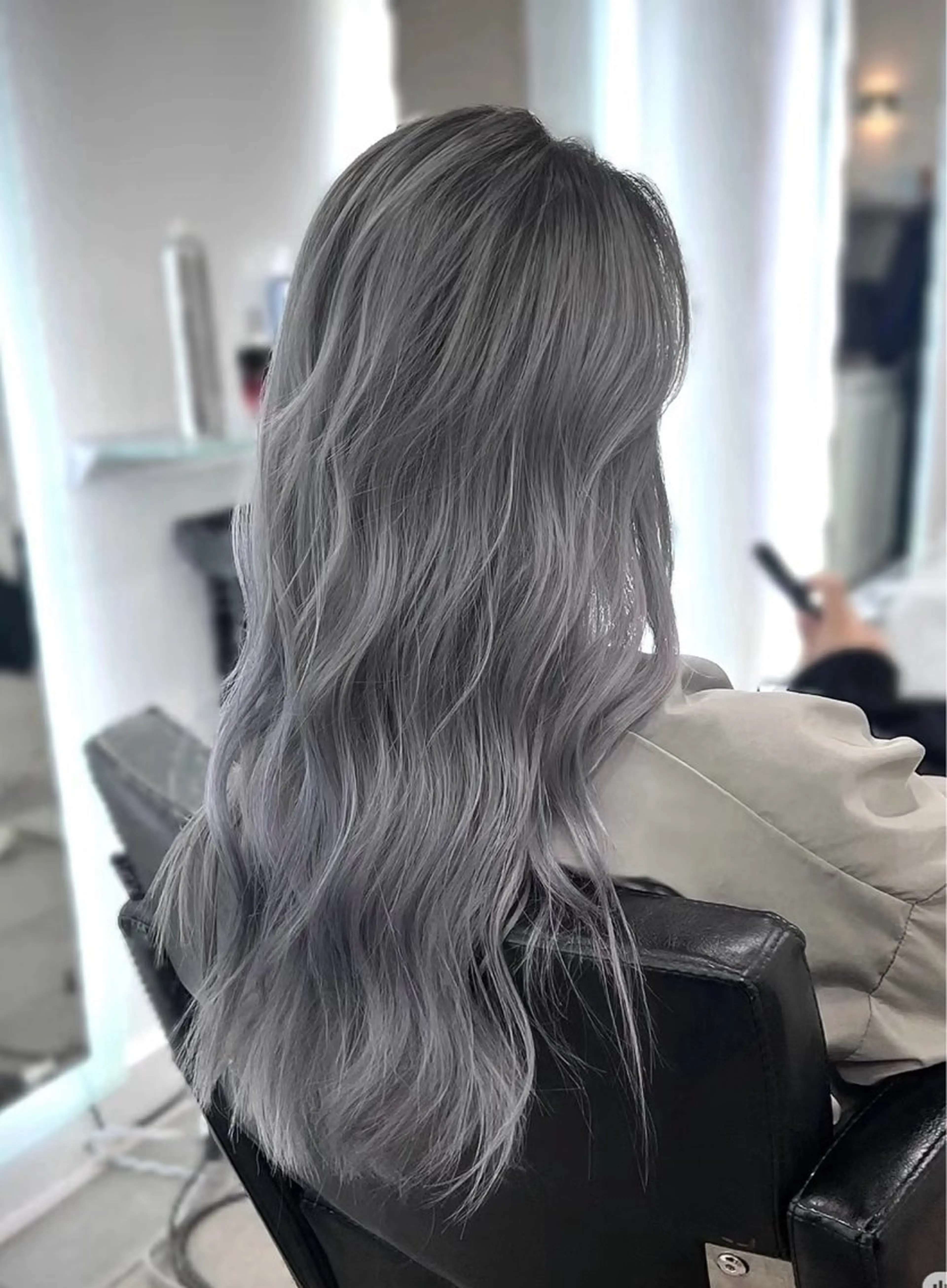 カット+ケアブリーチ+カラー+ケラスターゼトリートメントの写真