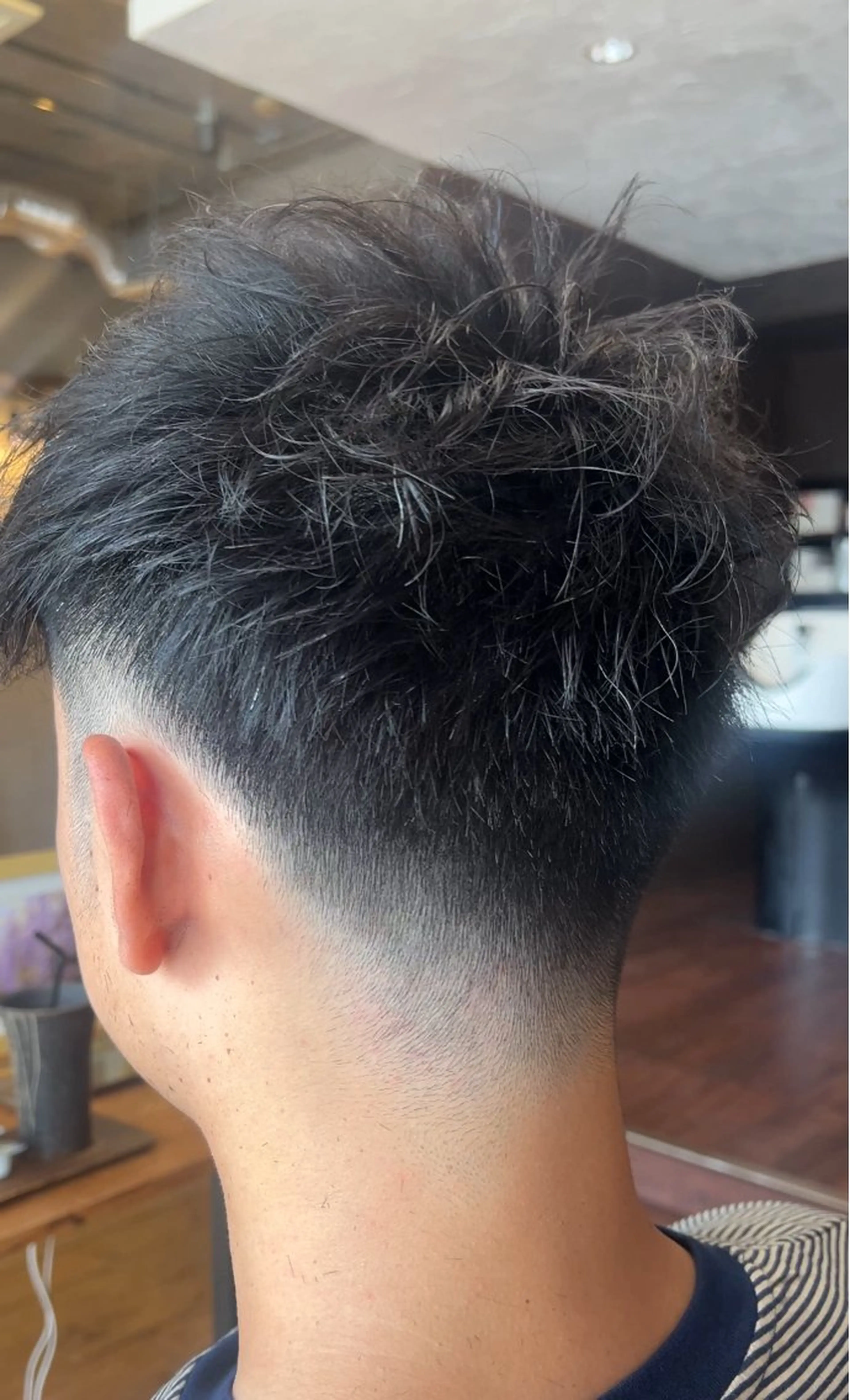 ショート メンズ アップバング ビジネス フェードカット スパイキーショート 刈り上げ カット BEACH HAIR&NAIL所属・両国駅徒歩1分⭐️ アイロン仕上げのヘアスタイル