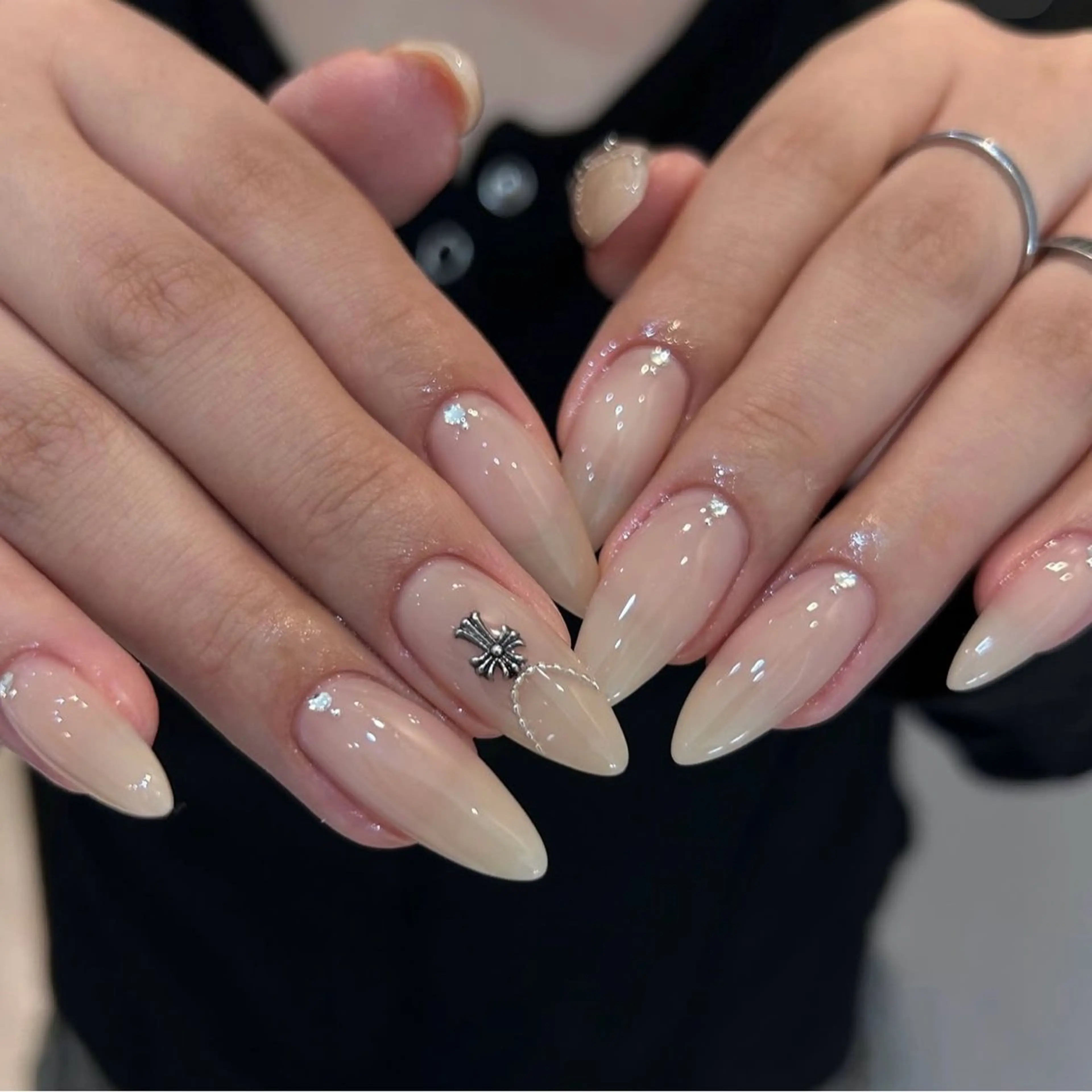 🤍ワンカラー+アート2本/パーツ2個🤍の写真