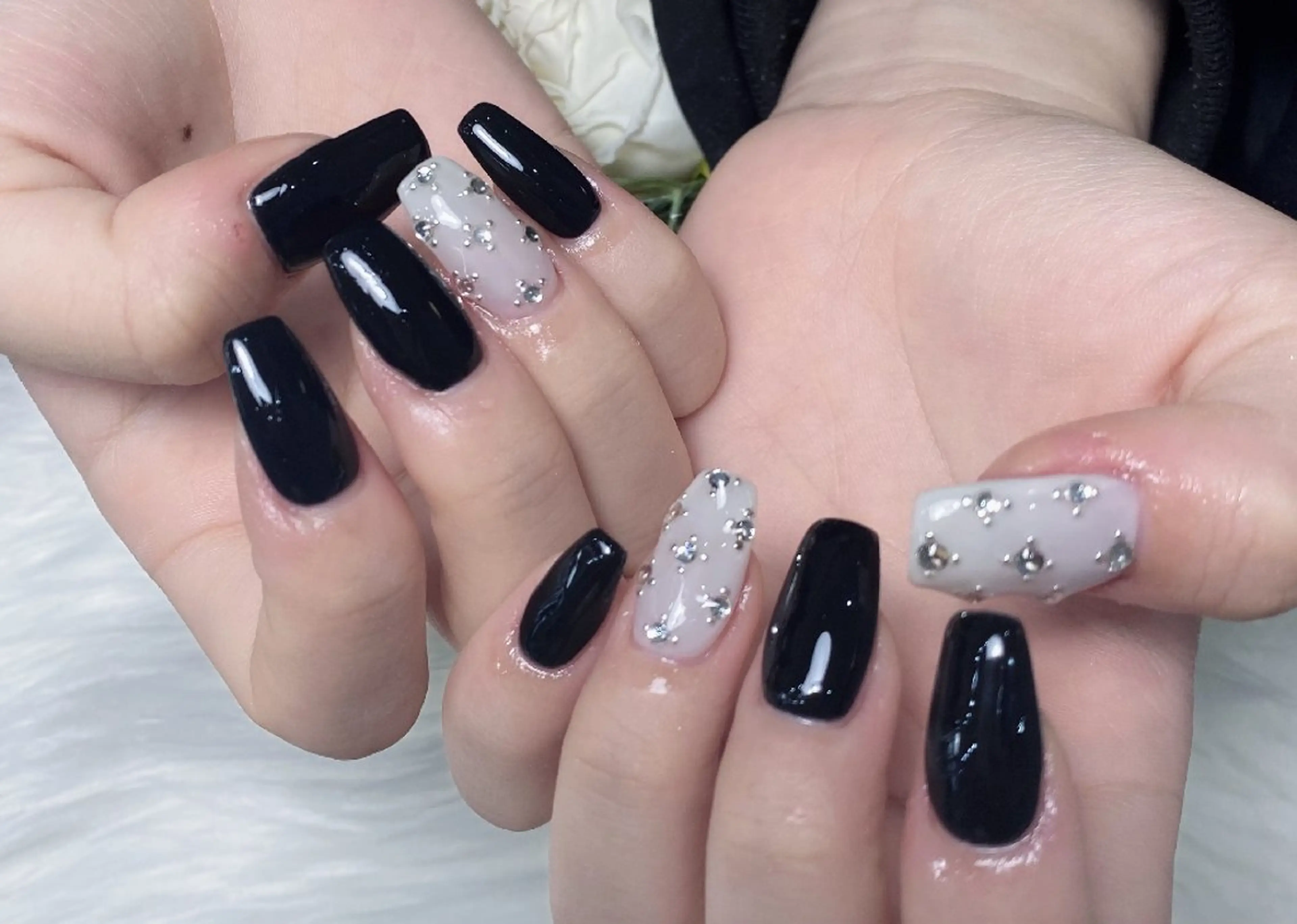 ネイル アートネイル フラワーネイル フットネイル ジェルネイル キラキラネイル ハンドネイル UM Nail Salonのネイルデザイン