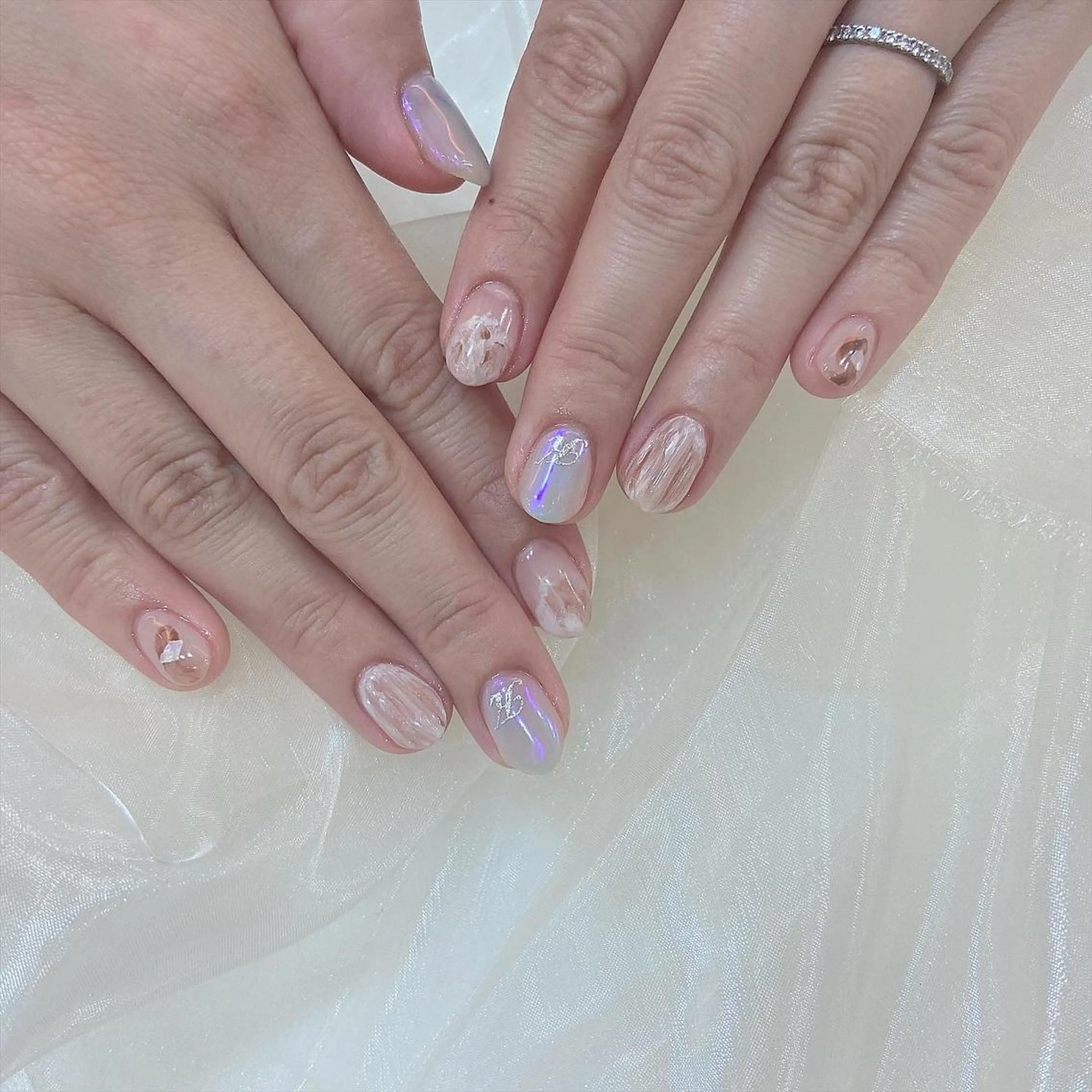 ネイル オーロラネイル . .のネイルデザイン