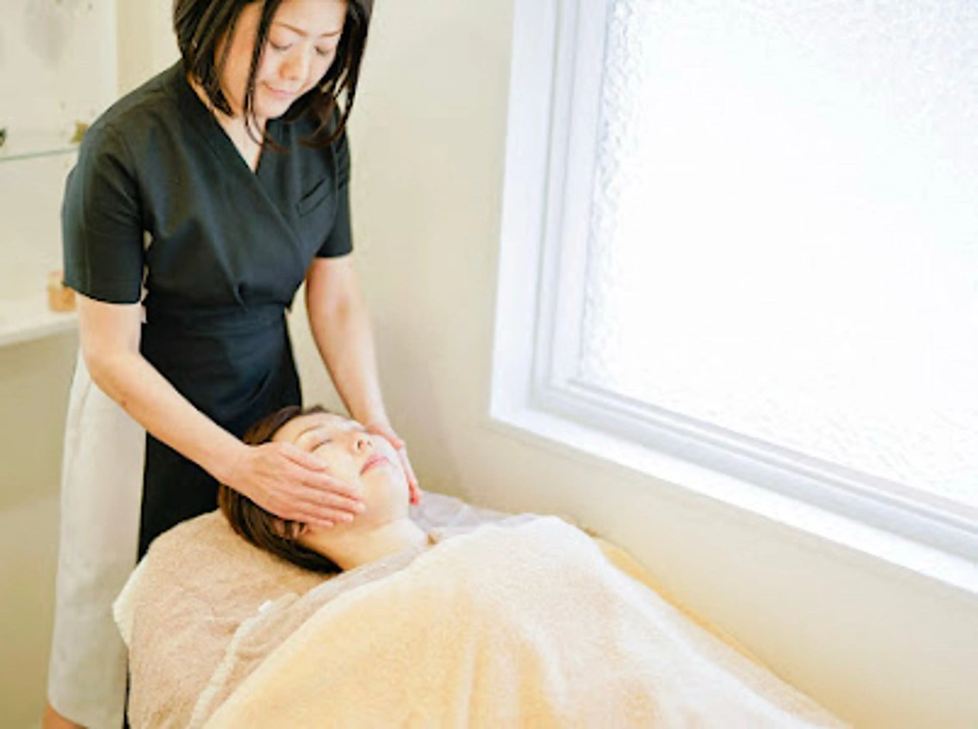 人気No. 1 透明感あふれる美白肌へ💆‍♀️フェイス＆デコルテ＆ウォッシング＆スチームタオル2回＆ヘッドマッサージの写真