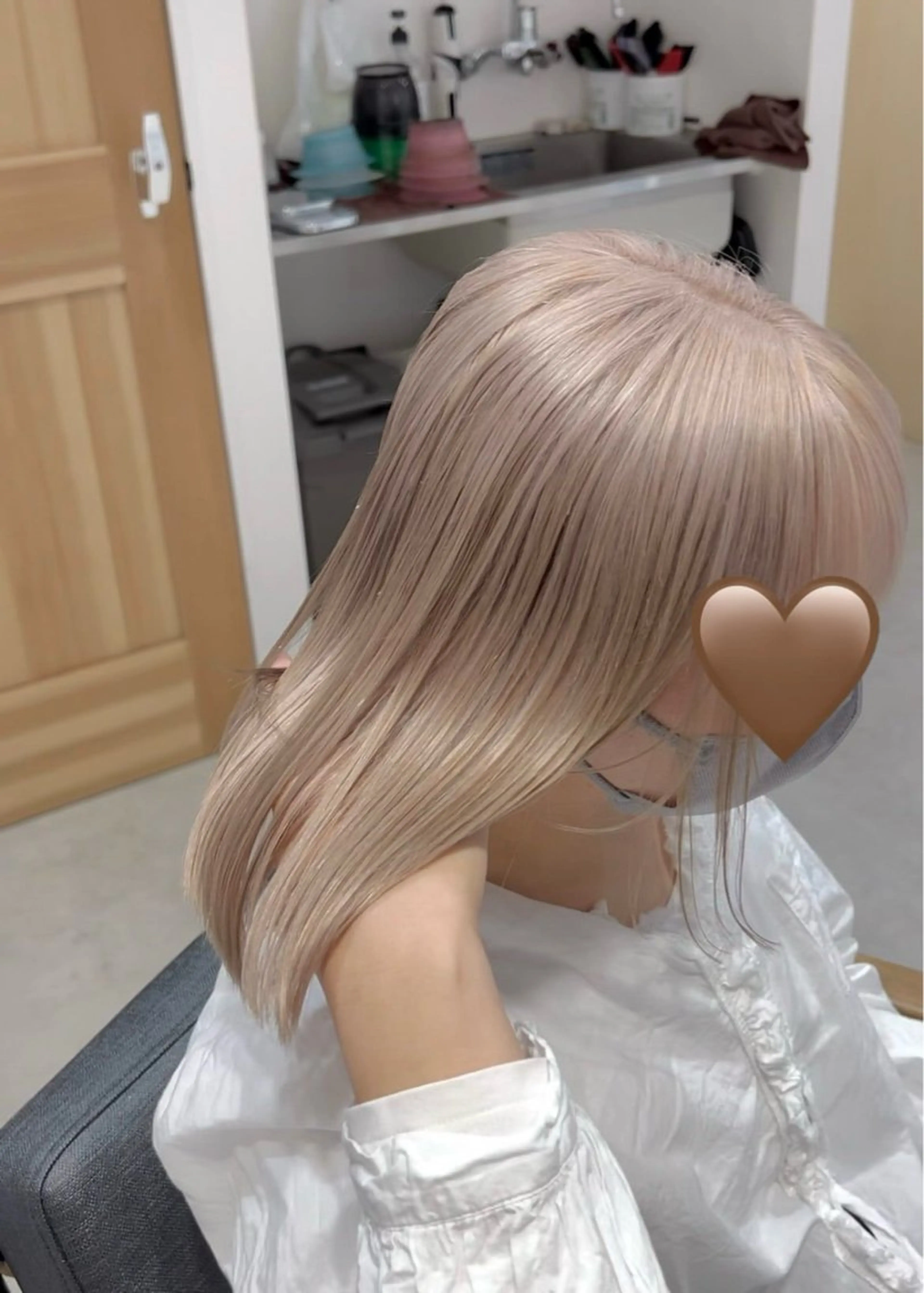 ミディアム カラー ベージュカラー ミルクティーベージュ Stam渋谷所属・🎨ハイトーン/ウル フ/ショート/大夢のヘアスタイル