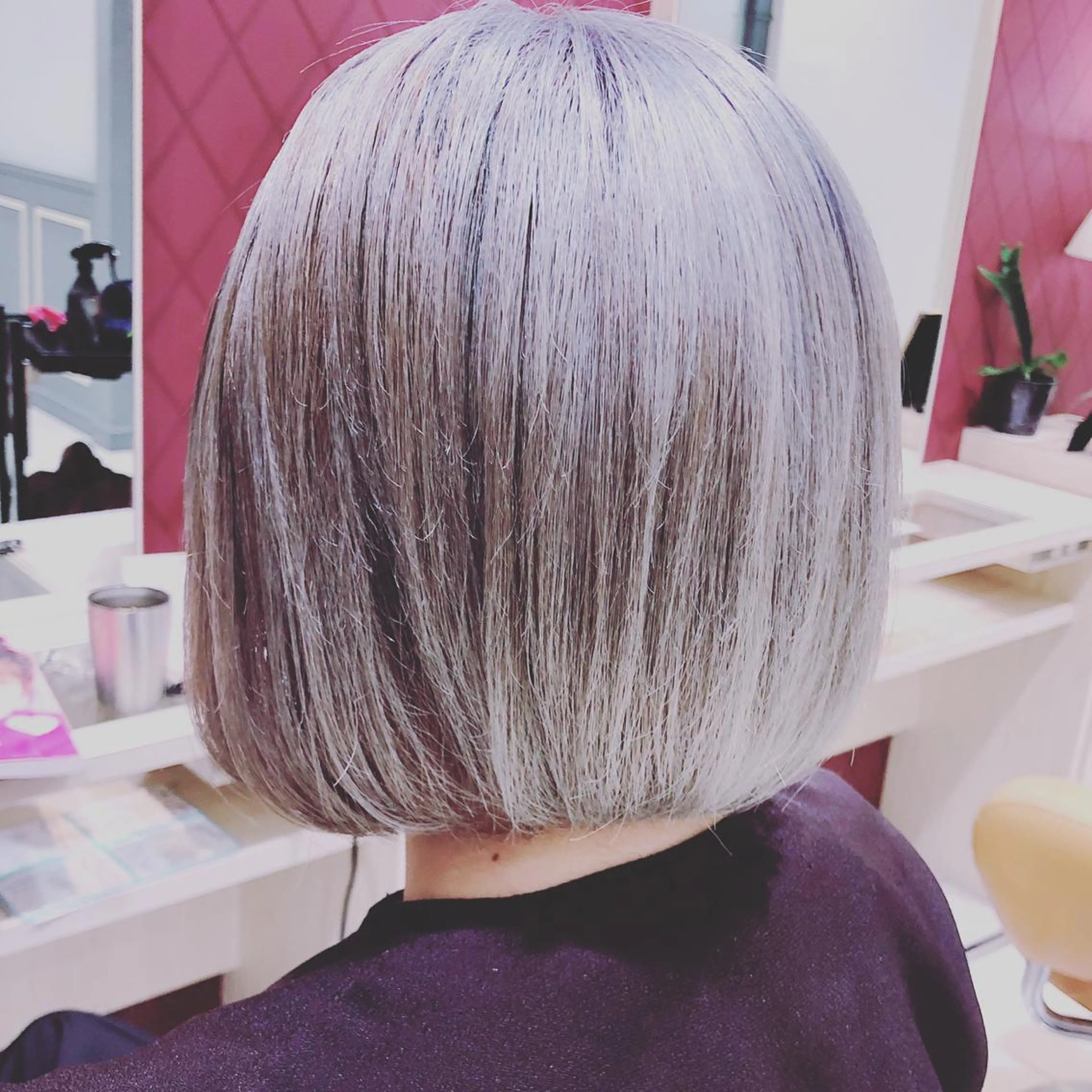 ショート カラー ブリーチ ヘアカラー トリートメント 難しい髪質の縮毛矯正 高岡/射水/髪質改善のヘアスタイル