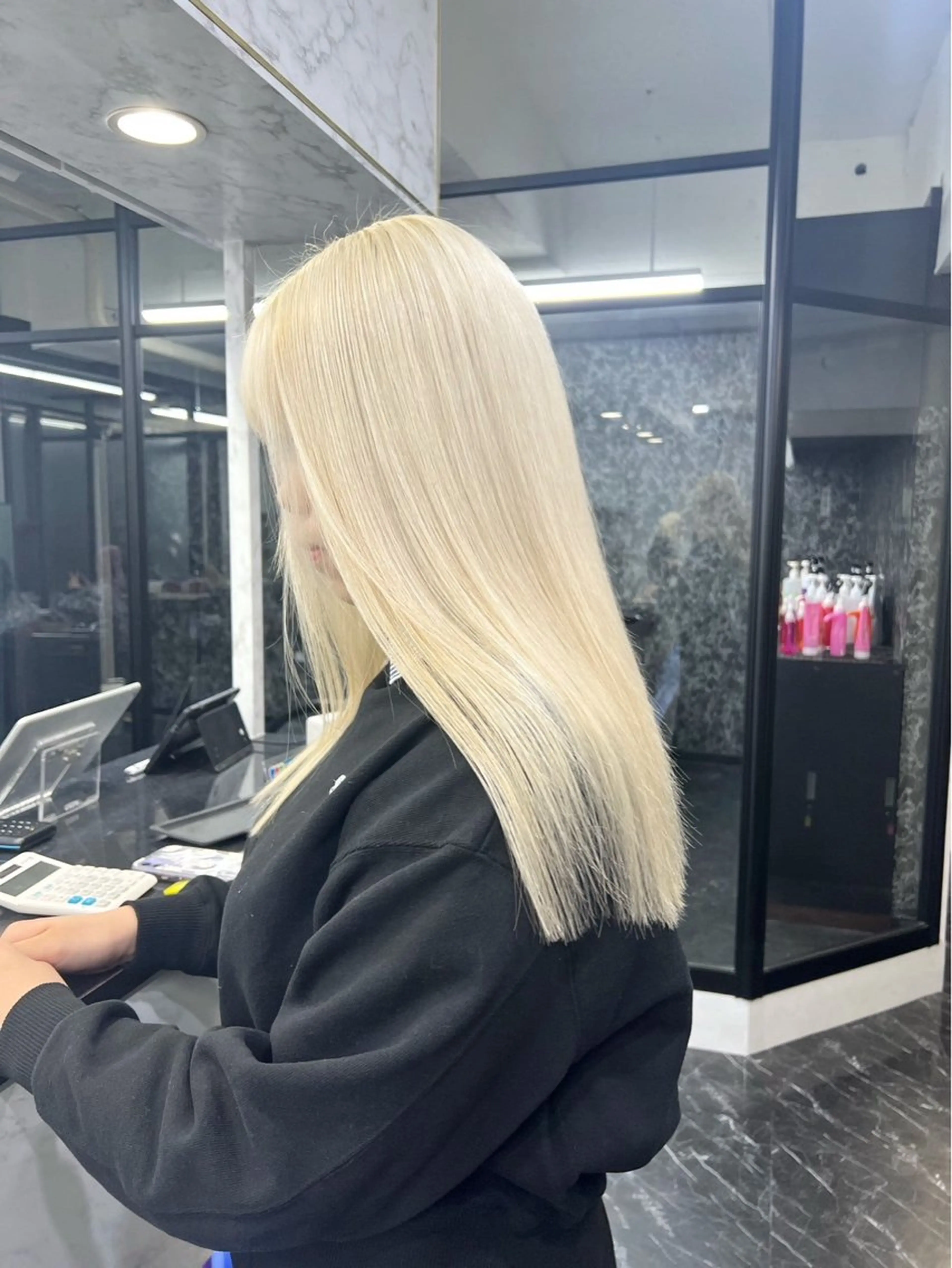 ロング ヘアカラー Ria OSAKA所属・アシスタント yuuのヘアスタイル