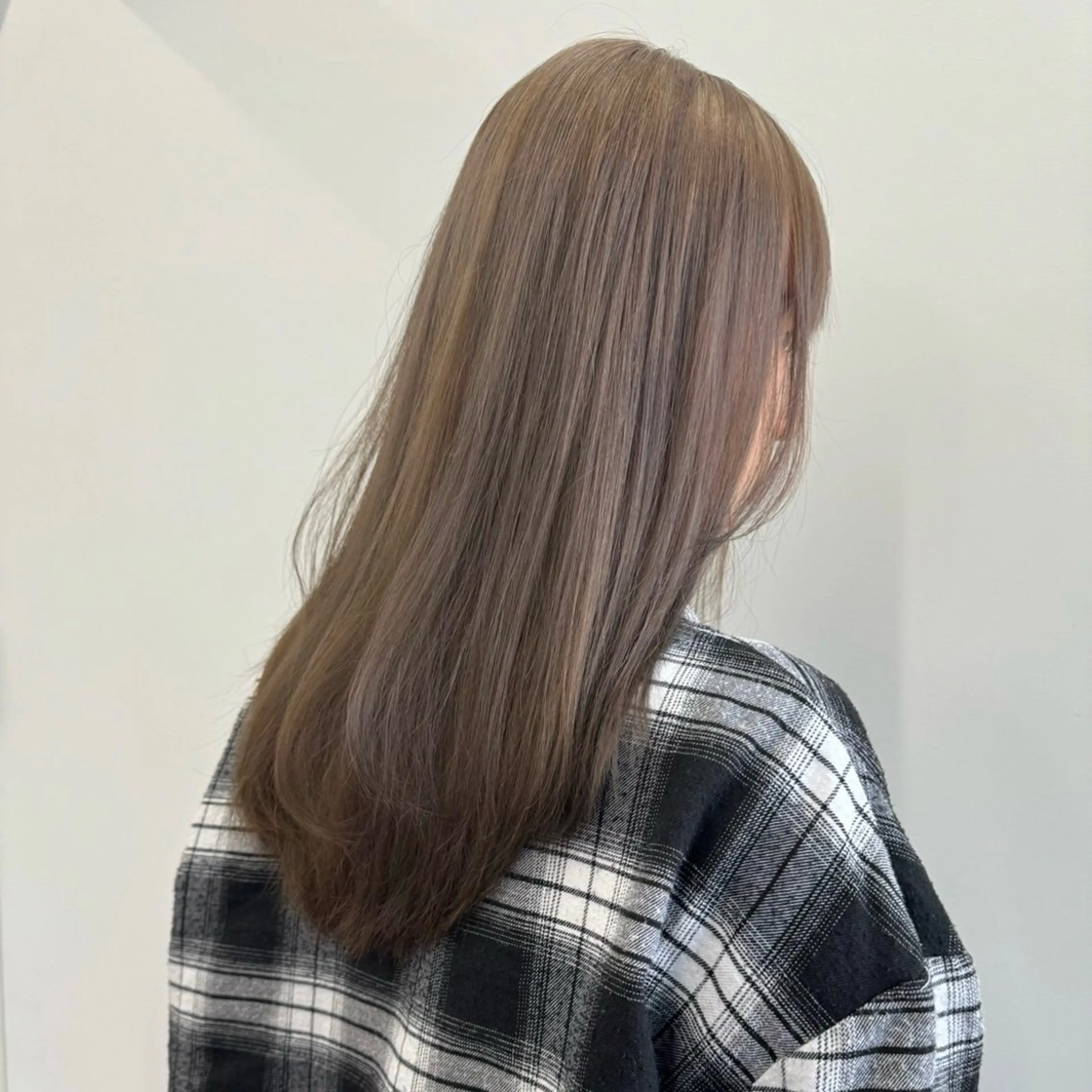 🌫️リタッチブリーチ➕全体カラー➕サラ艶々トリートメントの写真