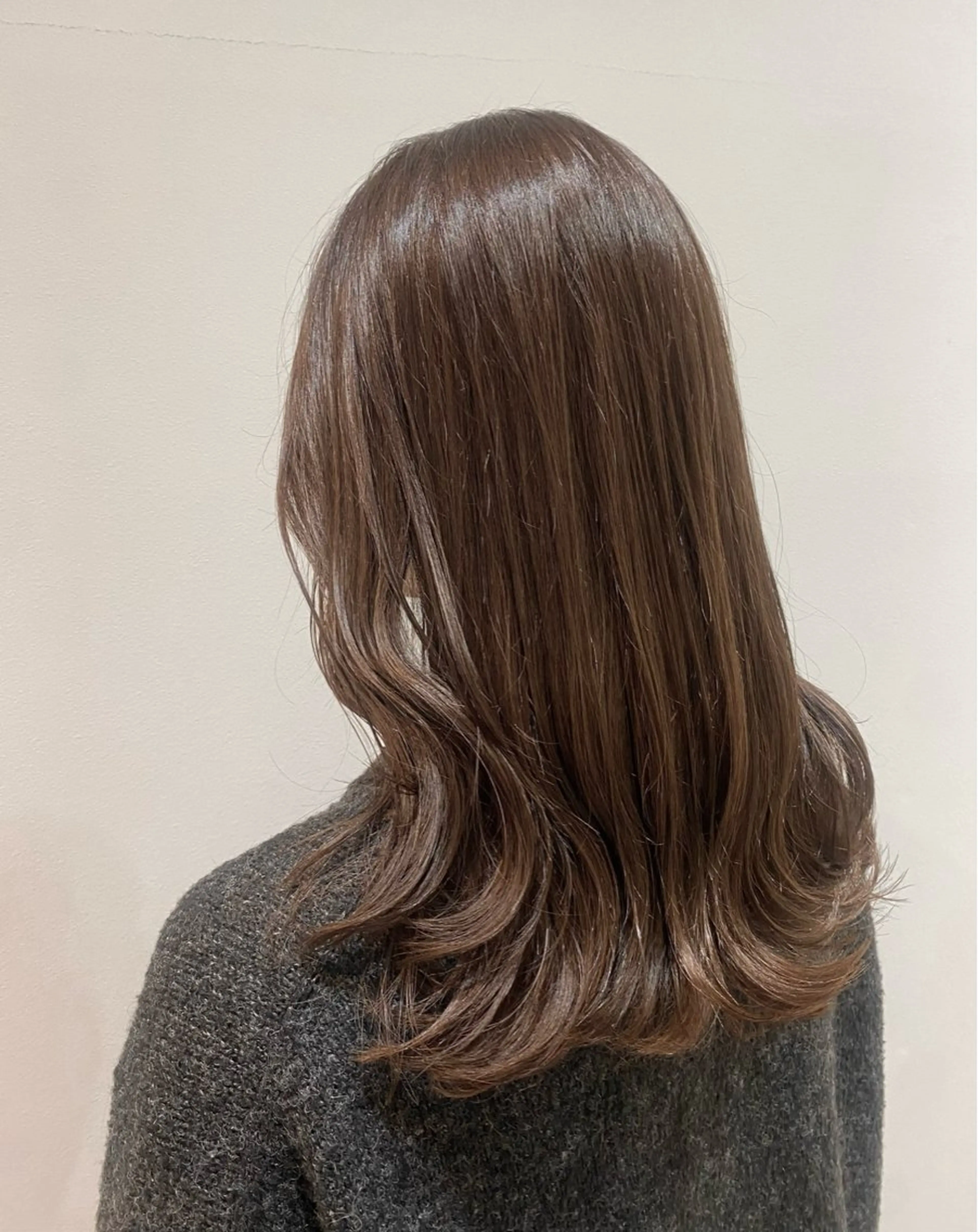 ミディアム カラー ブラウンカラー くびれヘア 顔まわりレイヤー レイヤーカット 外ハネヘア カット ヘアカラー トリートメント ♡オシャ髪♡AI ✂️newi町田のヘアスタイル