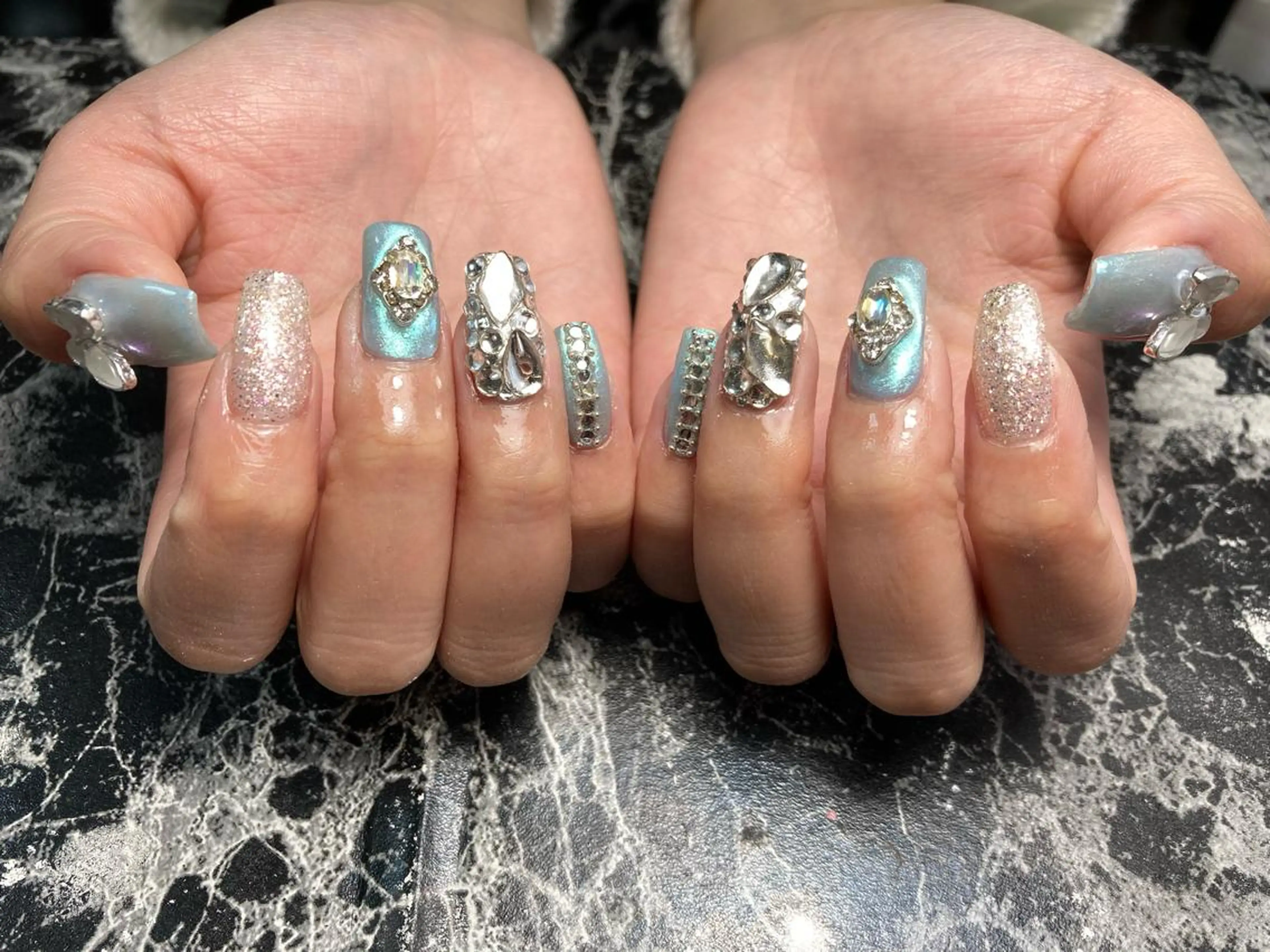 ミディアム ネイル ハンドネイル フットネイル ✴︎ Delightのネイルデザイン