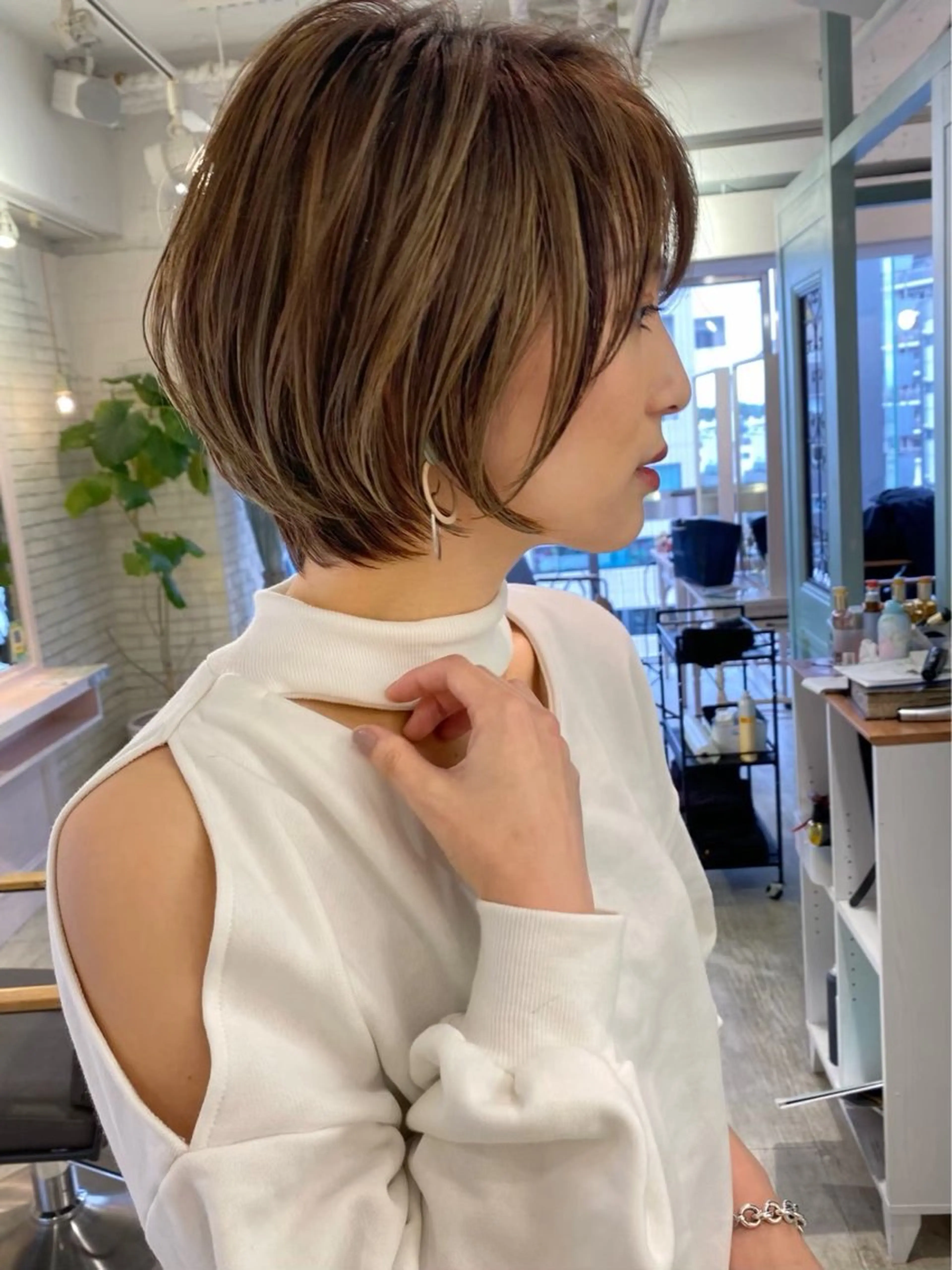 ショート くびれヘア 顔周りカット ハッシュカット 髪質改善 韓国風ヘア カット ヘアカラー トリートメント 博多ベージュ 🐻松井傑のヘアスタイル