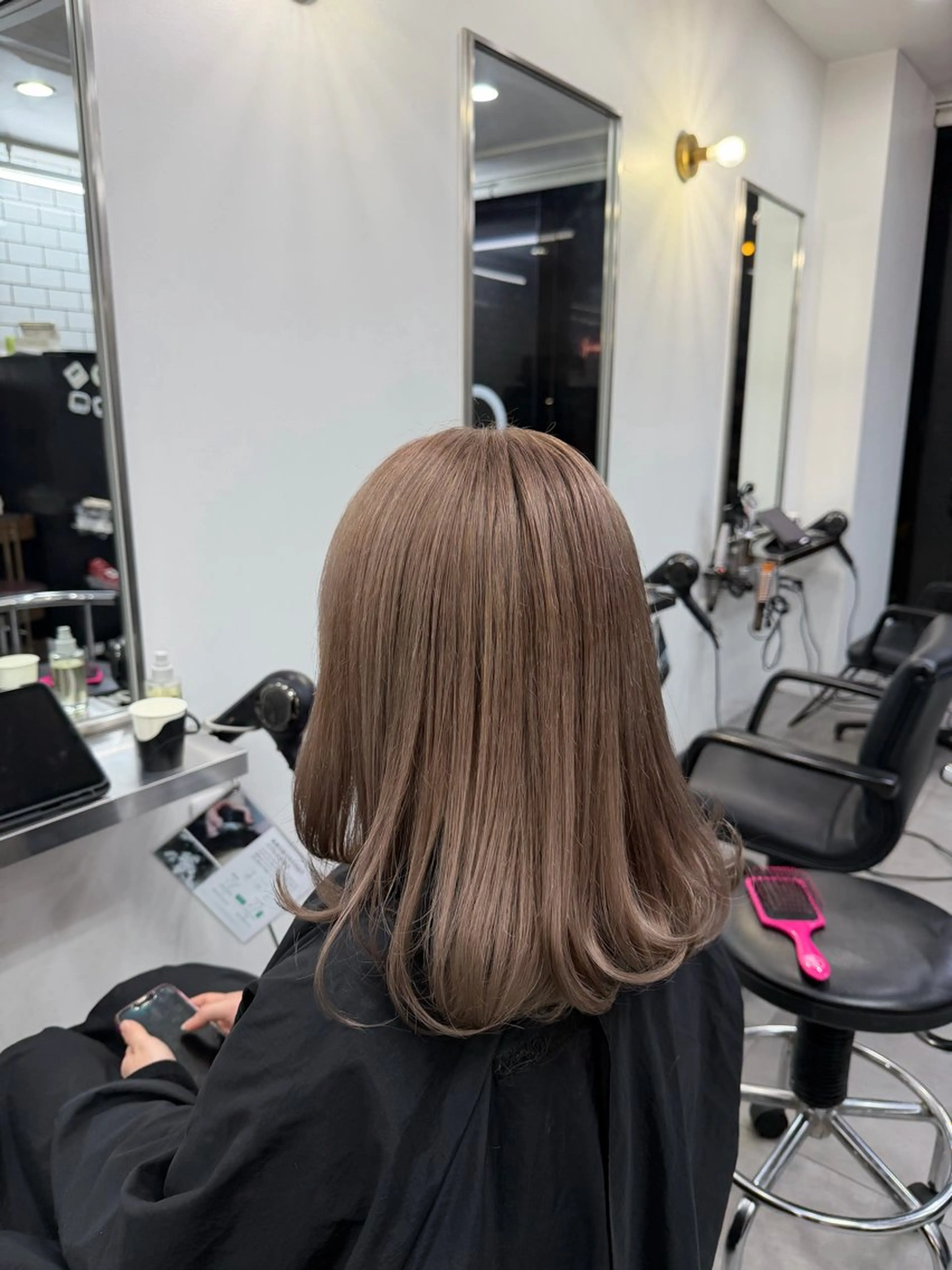セミロング カラー ブラウンカラー 透明感カラー ミルクティーブラウン ピンクカラー 蔭山 幸奈のヘアスタイル