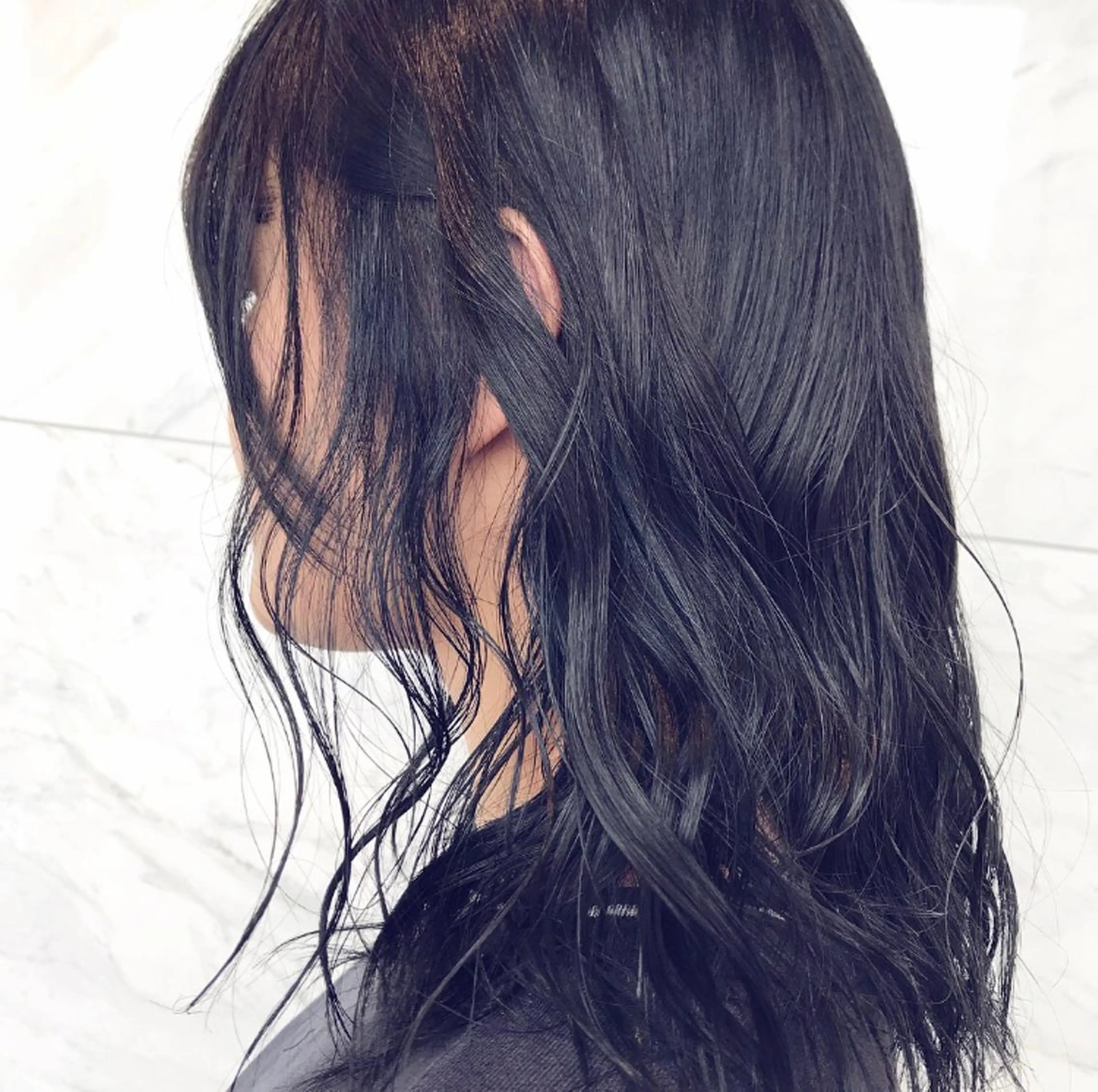 セミロング カラー ブルーカラー ブルージュ イヤリングカラー 茂木 結希のヘアスタイル