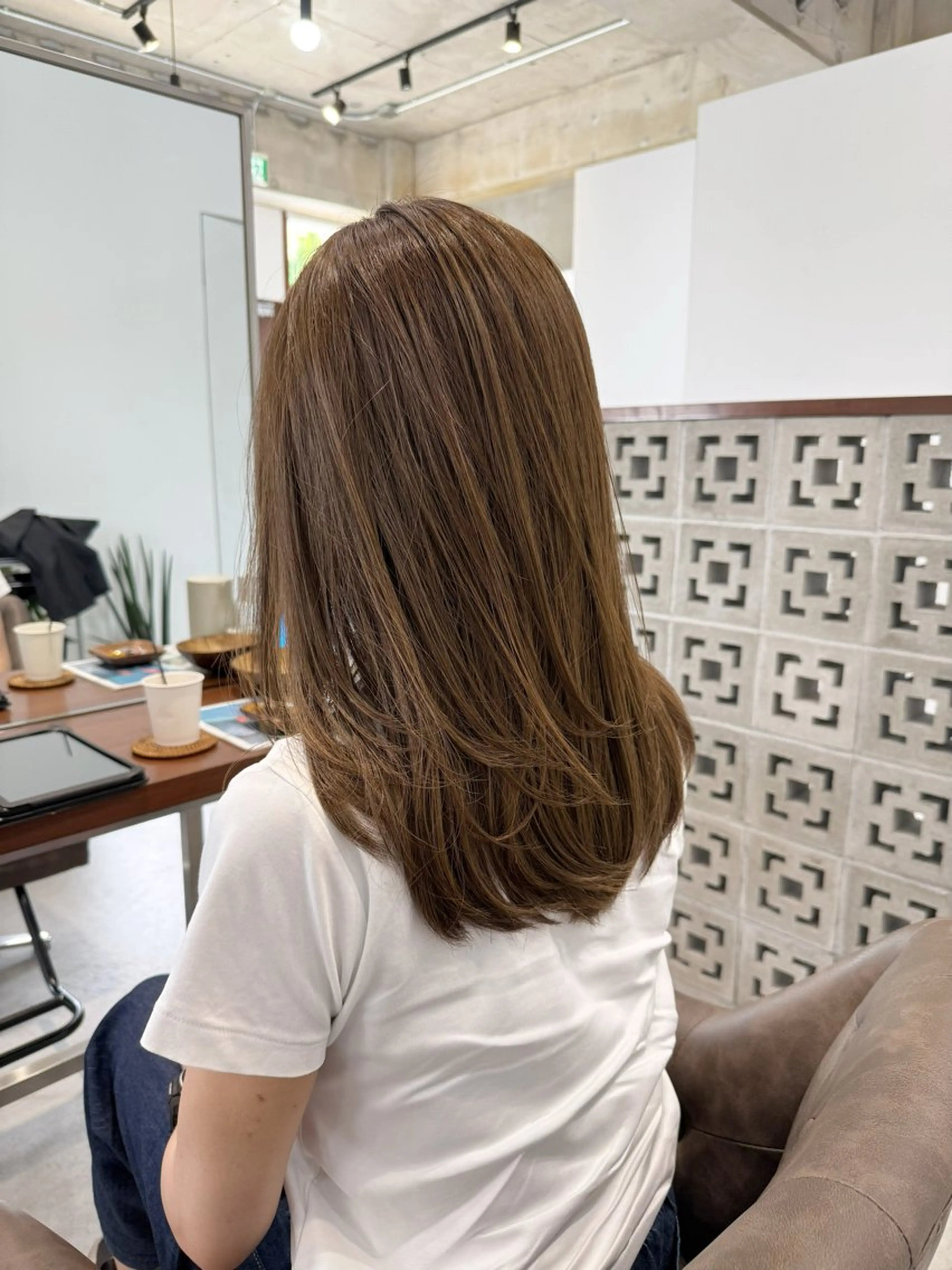 ミディアム カラー アッシュ アッシュグレー カット ヘアカラー トリートメント カイリ /レイヤーカットのヘアスタイル