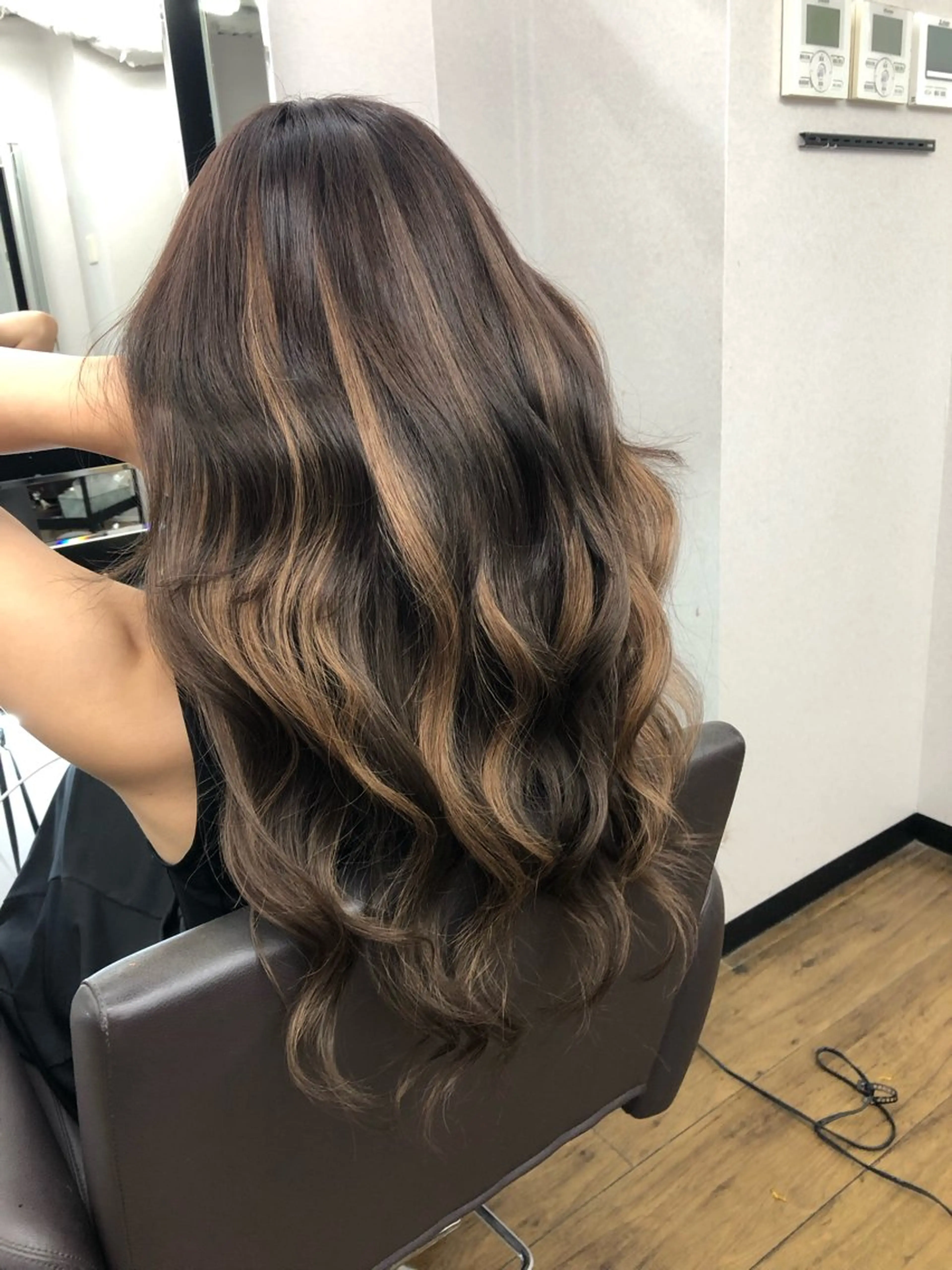 ロング カラー シールエクステ バレイヤージュ ブリーチ ハイライトカラー ハイトーンカラー レイヤー/エクステ alpha下妻のヘアスタイル